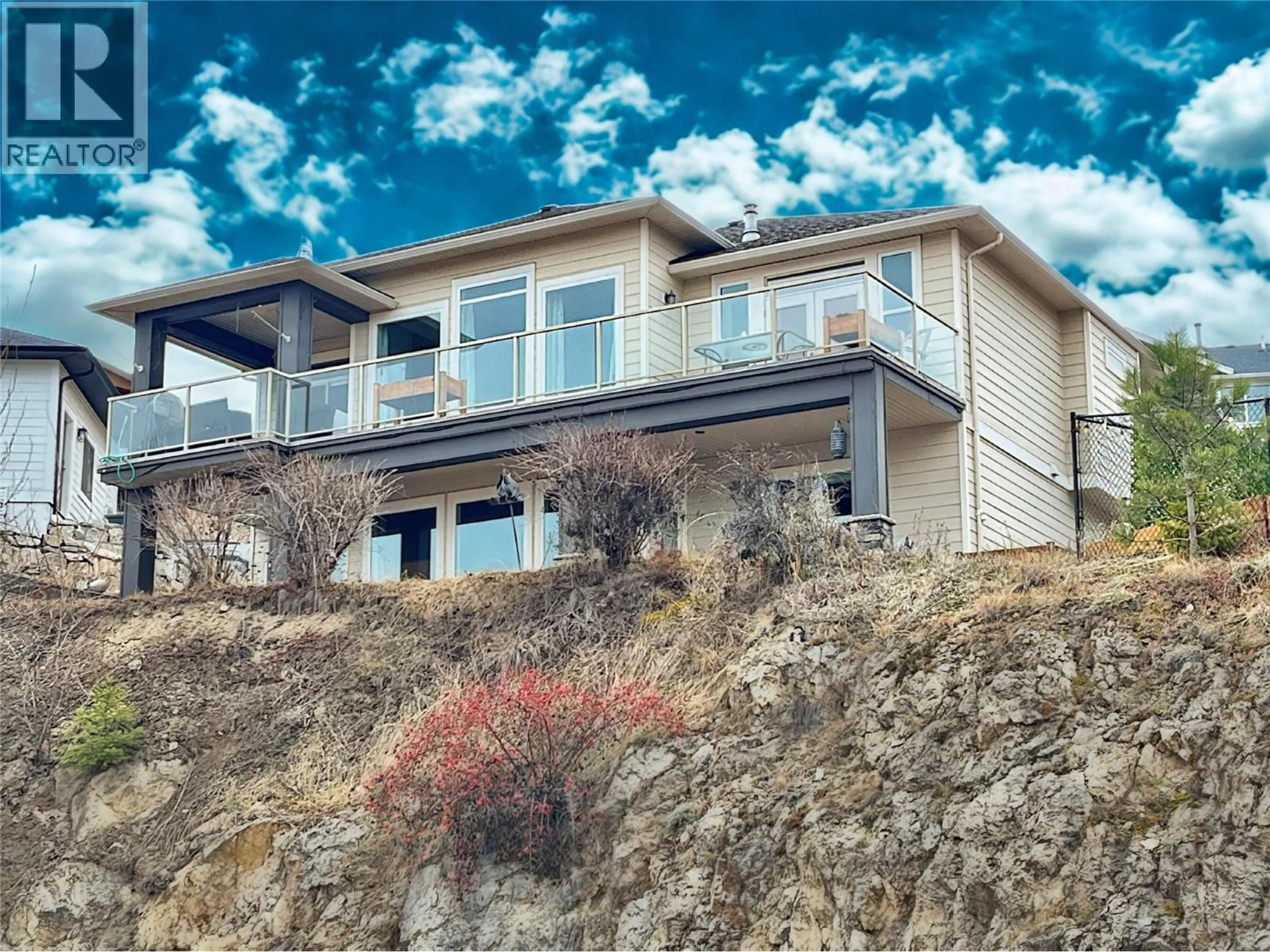 Home with vinyl exterior material, water/lake/river/ocean view for 1615 SUNRISE ROAD, Kelowna British Columbia V1P1N9