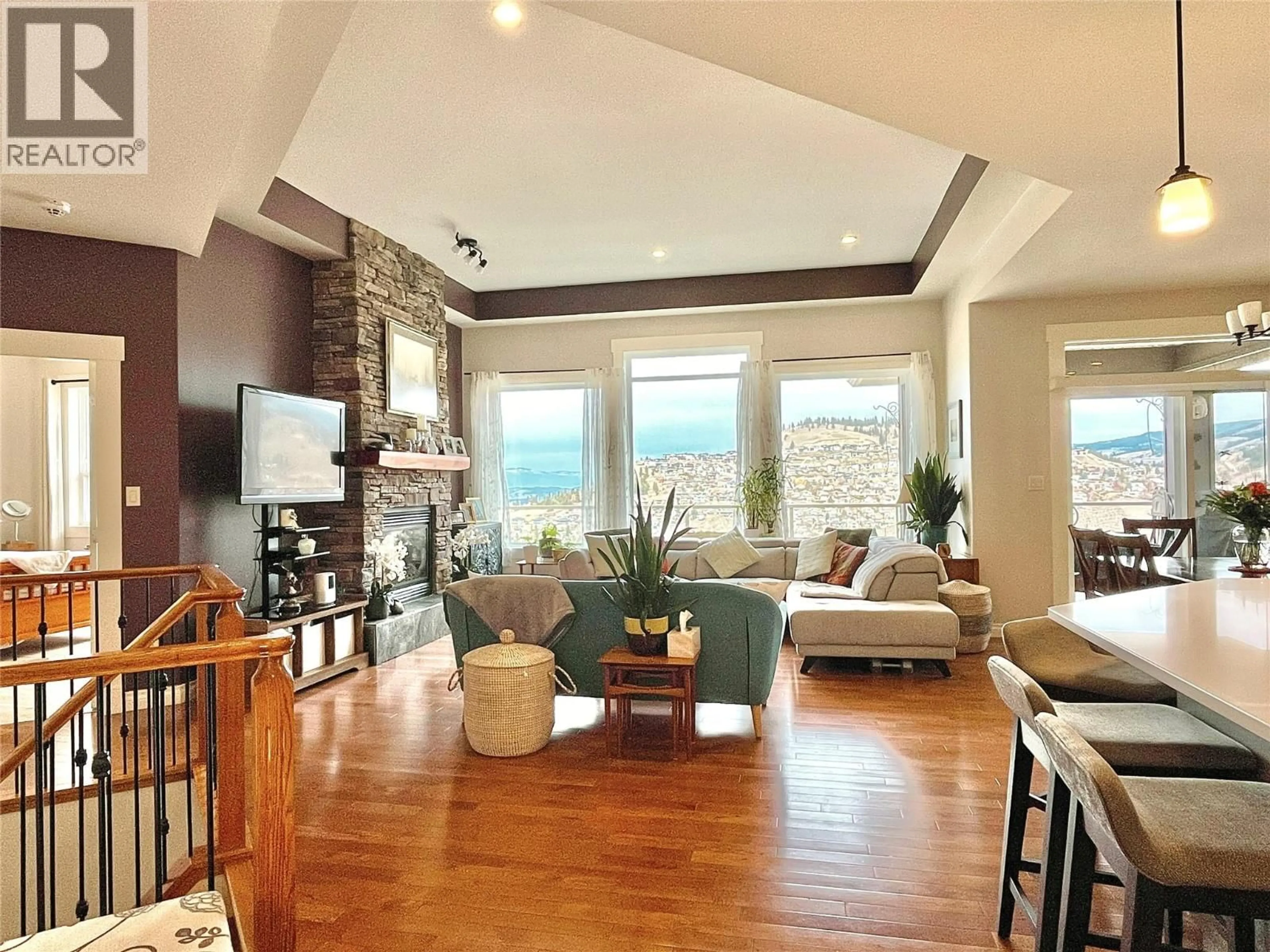 Living room with furniture, wood/laminate floor for 1615 SUNRISE ROAD, Kelowna British Columbia V1P1N9