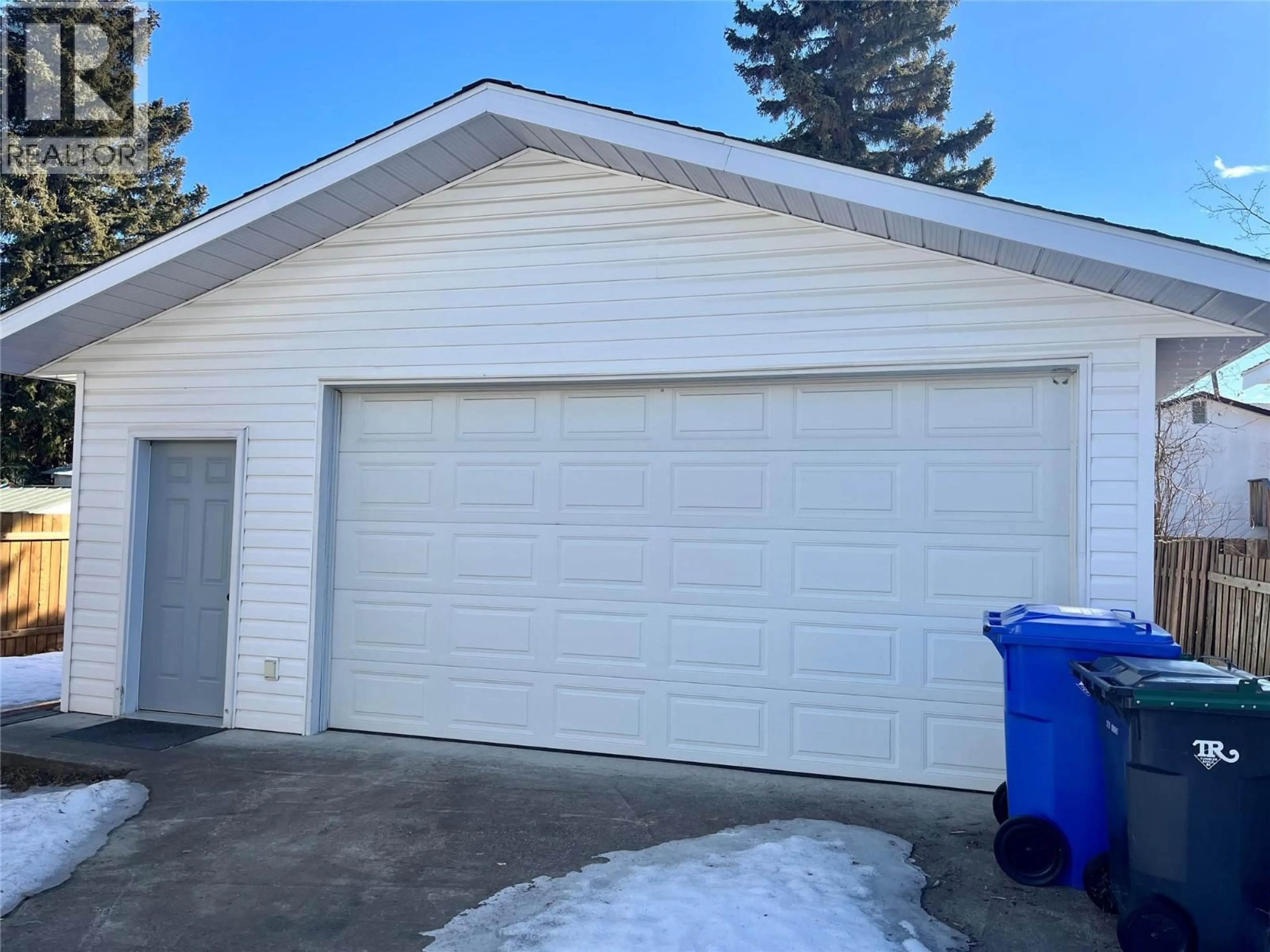 Indoor garage for 20 DAWSON PLACE, Tumbler Ridge British Columbia V0C2W0