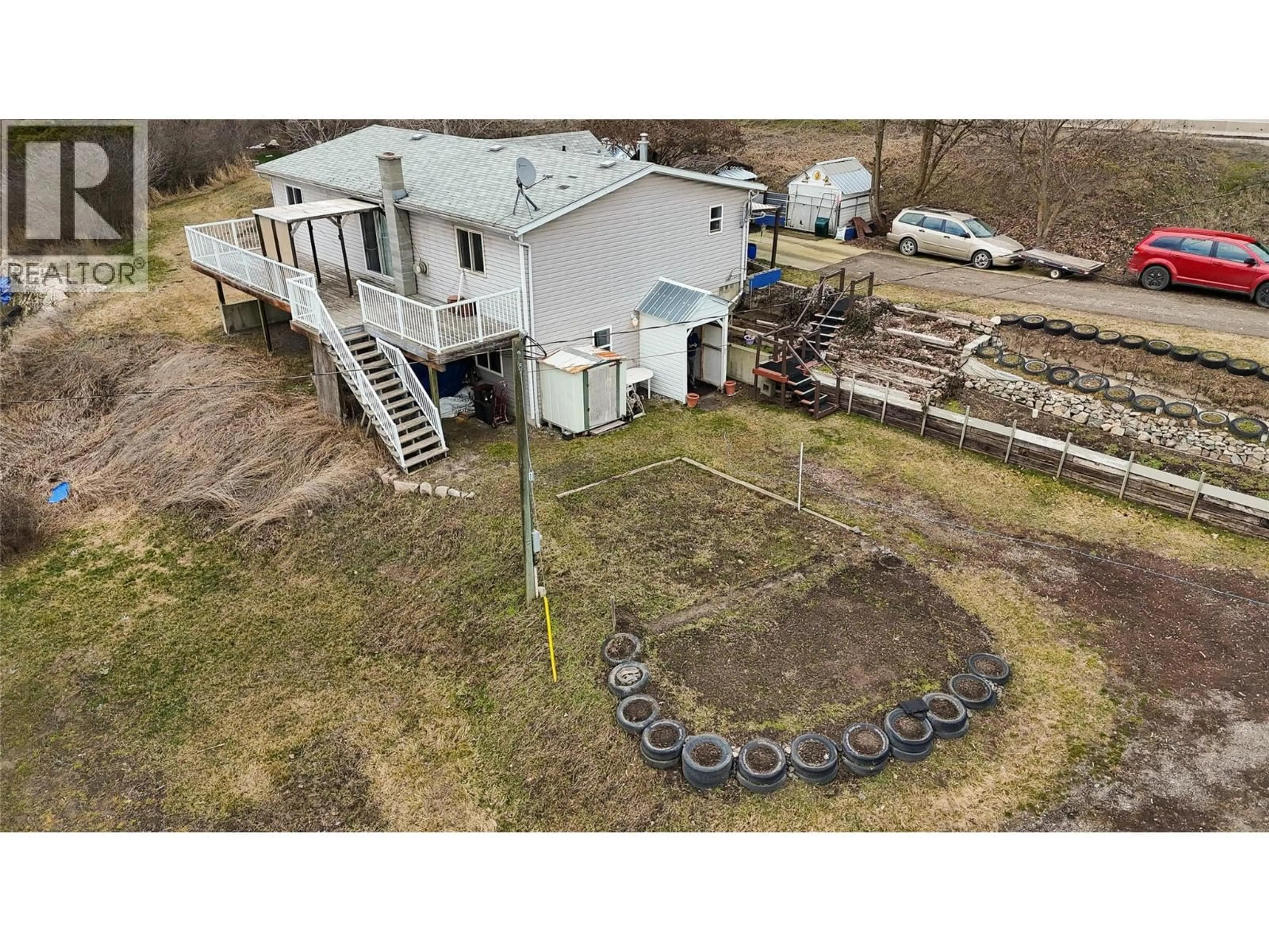 A pic from outside/outdoor area/front of a property/back of a property/a pic from drone, building for 327 97A HIGHWAY, Spallumcheen British Columbia V0E1B6