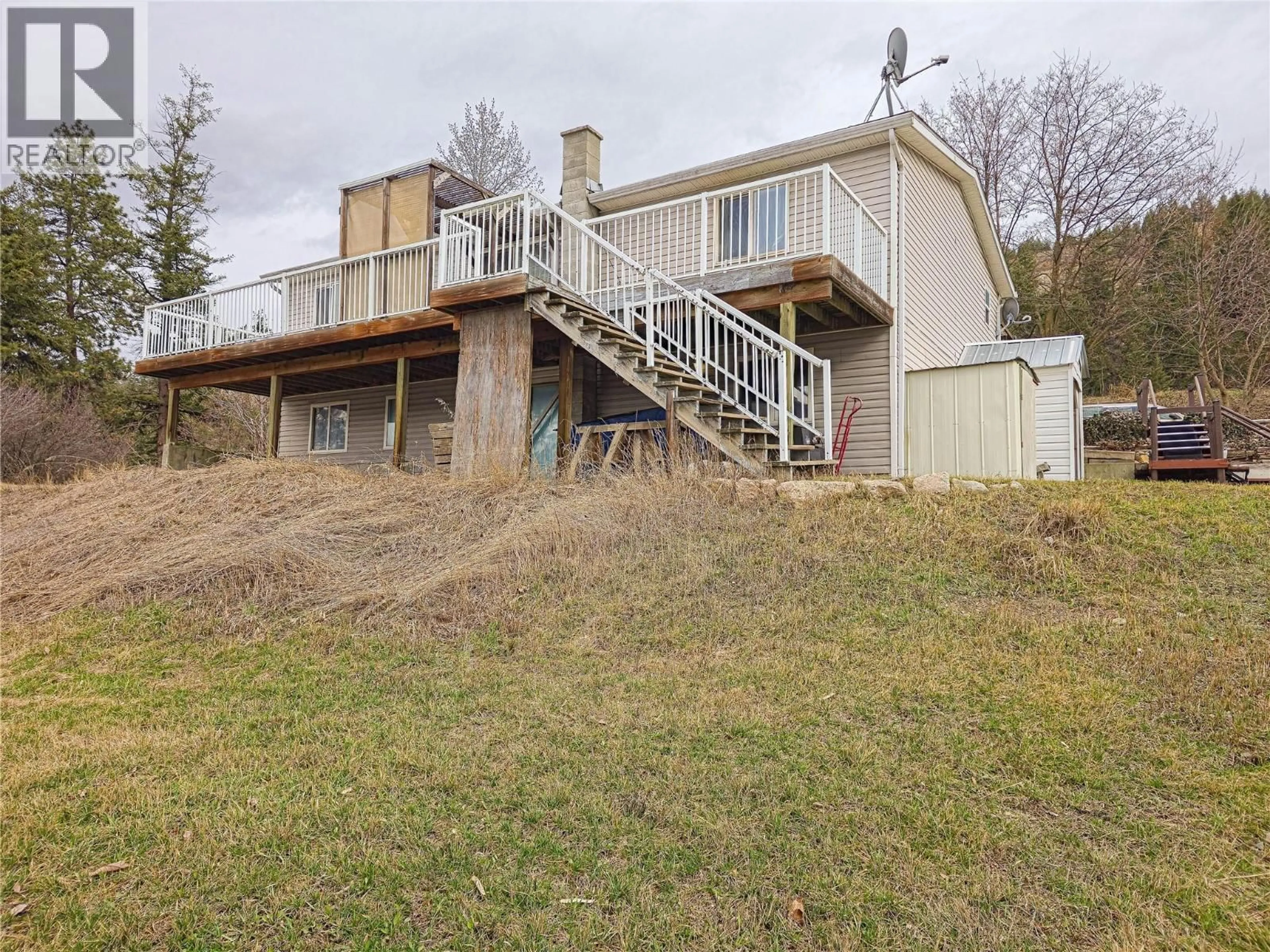 A pic from outside/outdoor area/front of a property/back of a property/a pic from drone, building for 327 97A HIGHWAY, Spallumcheen British Columbia V0E1B6