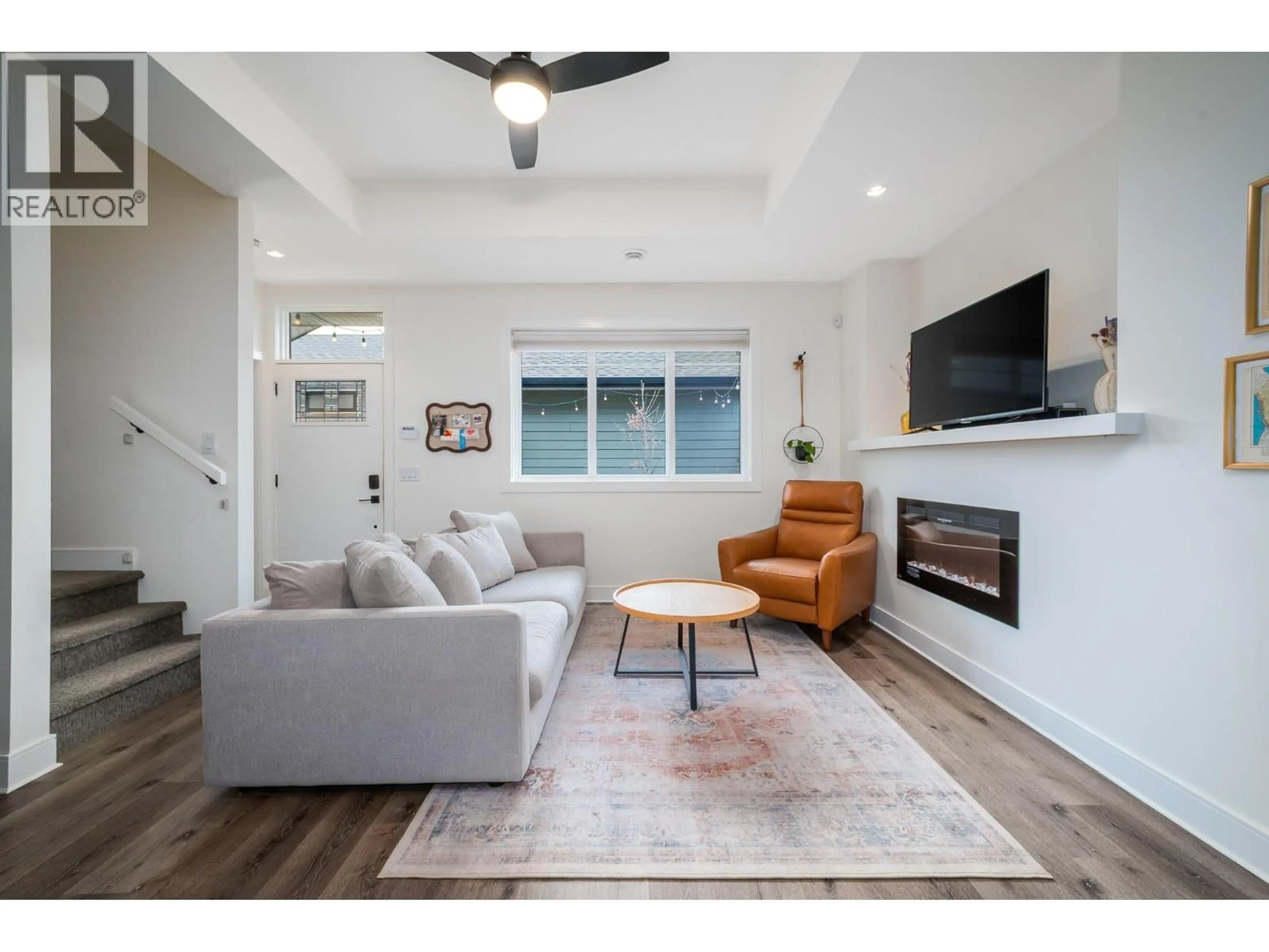 Living room with furniture, unknown for 4 - 805 BURNE AVENUE, Kelowna British Columbia V1Y5P6