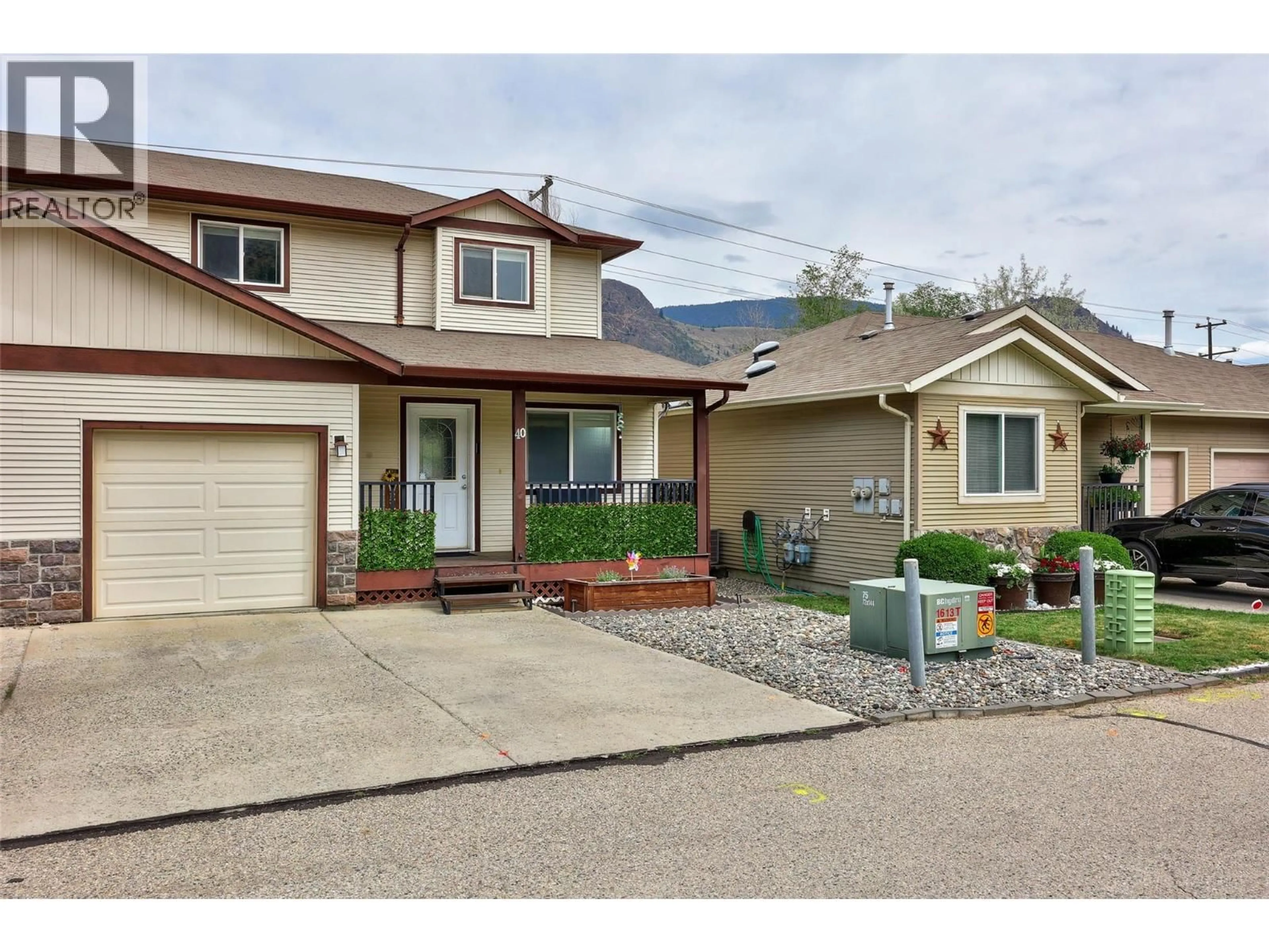 Home with vinyl exterior material, street for 40 - 5200 DALLAS DRIVE, Kamloops British Columbia V2C6Y8