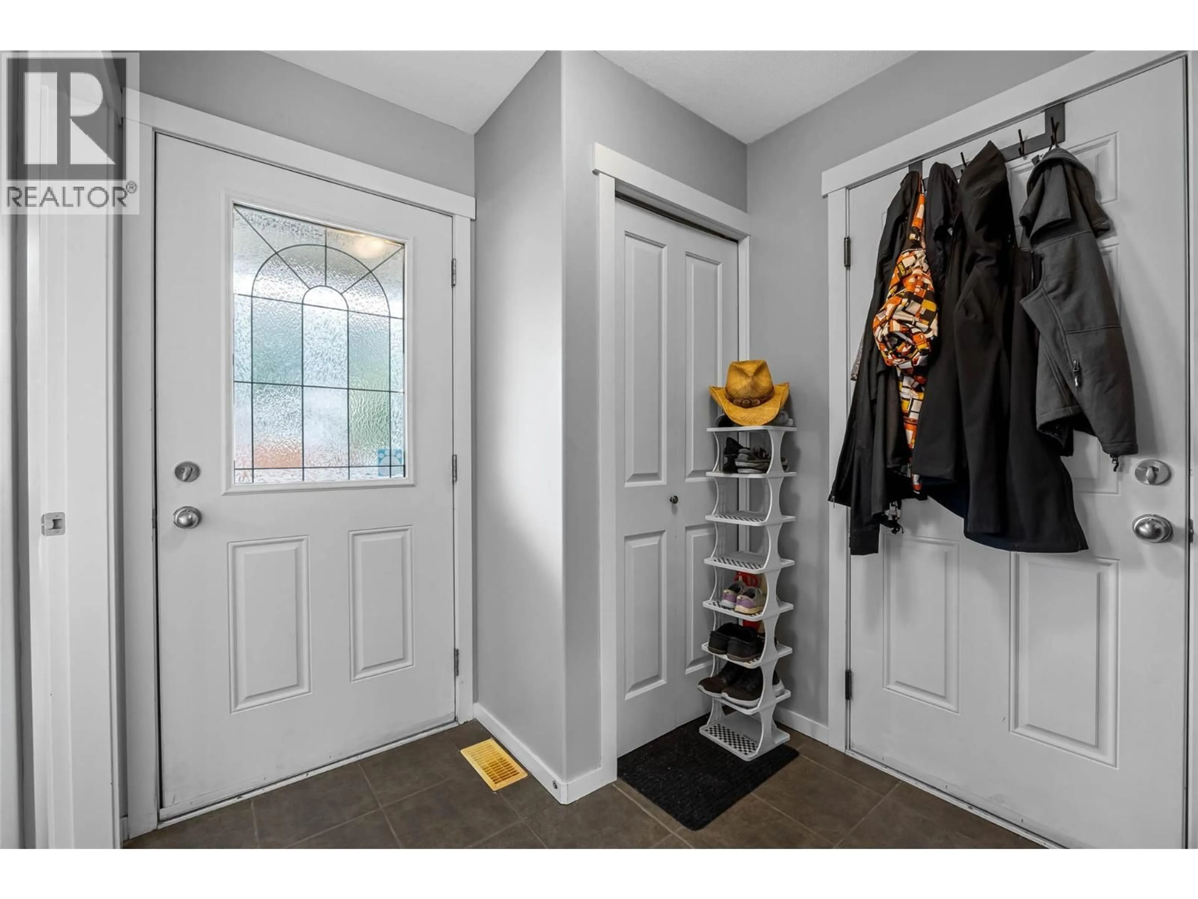 Indoor entryway for 40 - 5200 DALLAS DRIVE, Kamloops British Columbia V2C6Y8