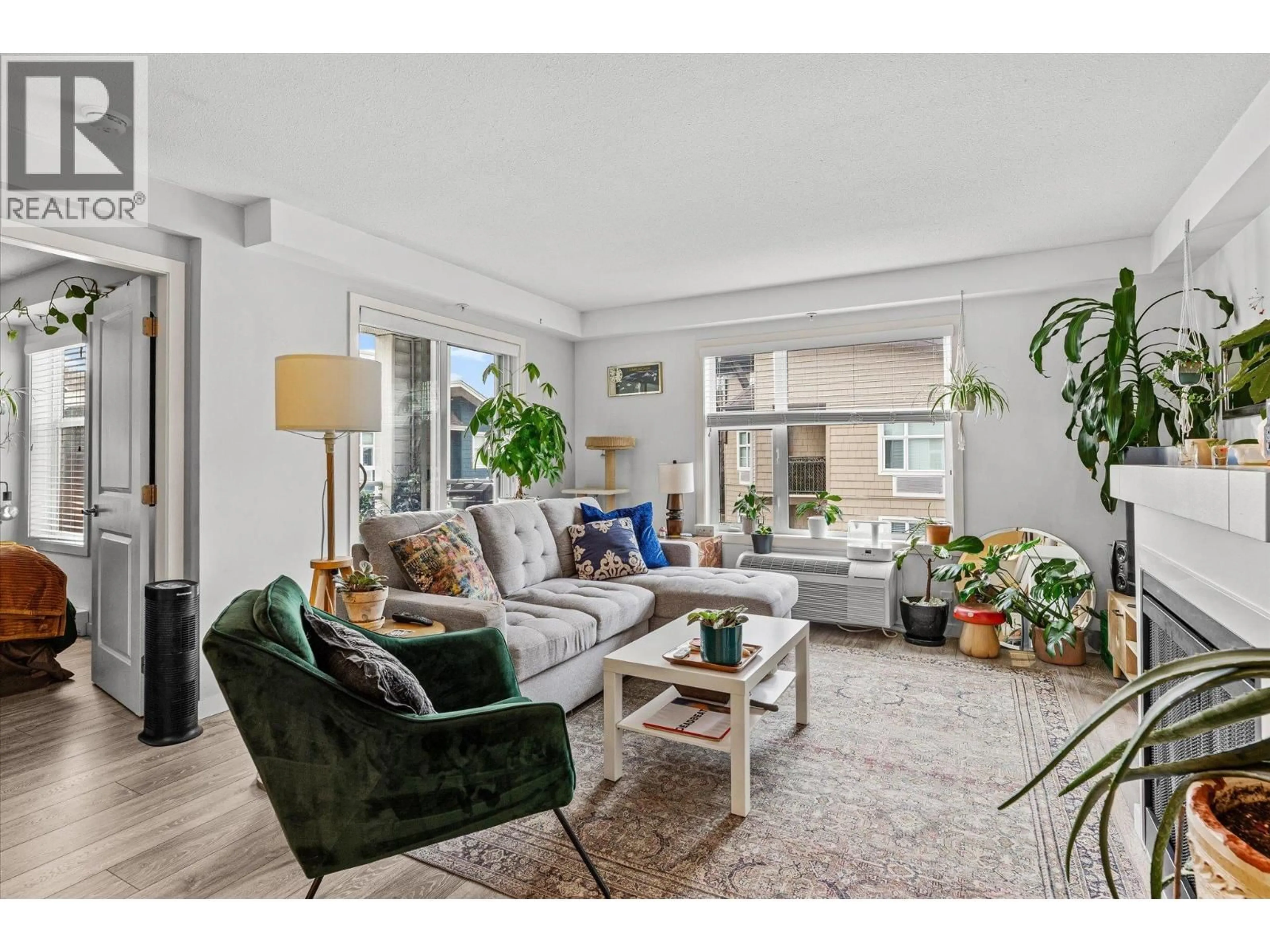 Living room with furniture, unknown for 403 - 539 YATES ROAD, Kelowna British Columbia V1V2T8