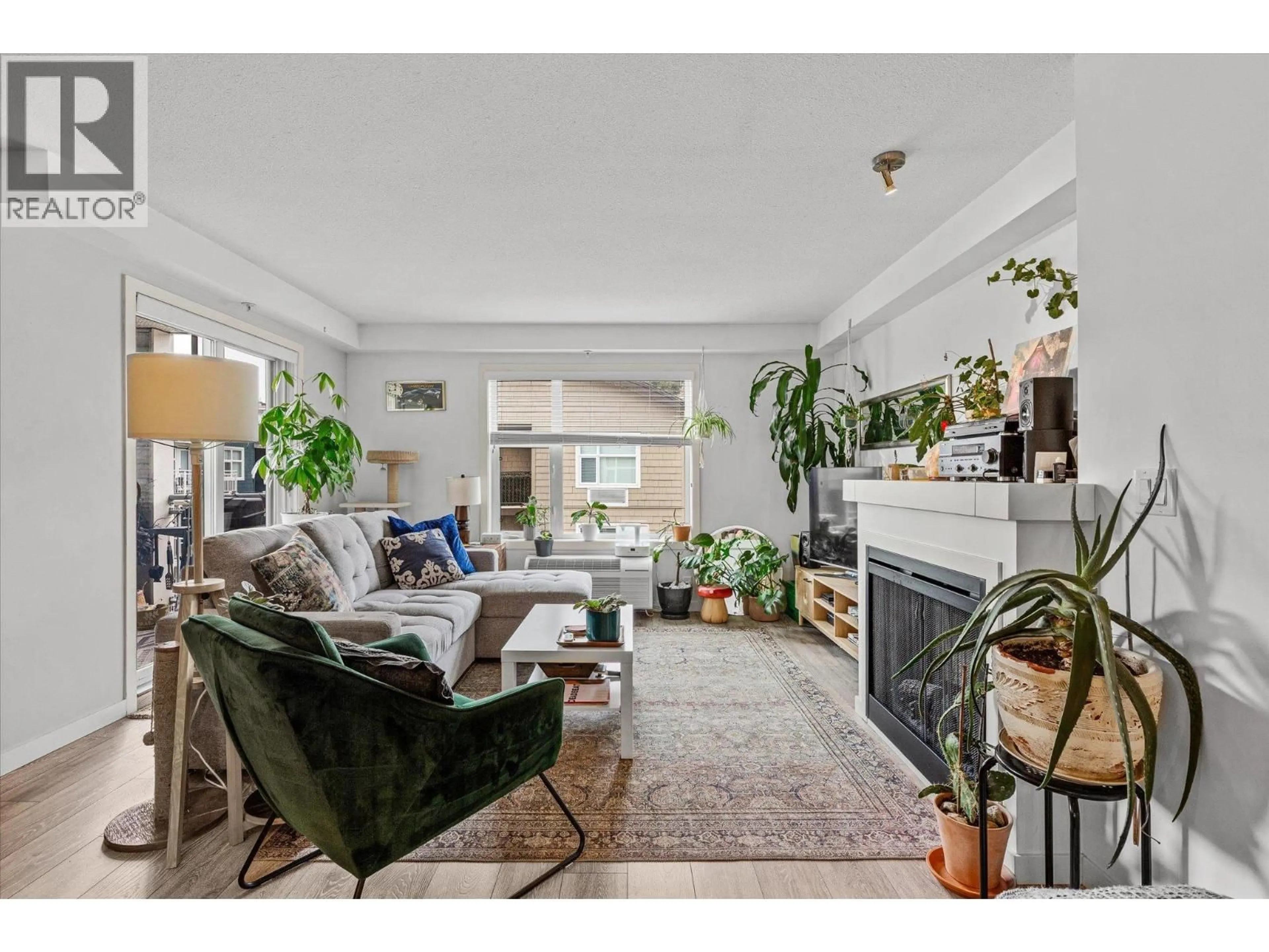 Living room with furniture, unknown for 403 - 539 YATES ROAD, Kelowna British Columbia V1V2T8