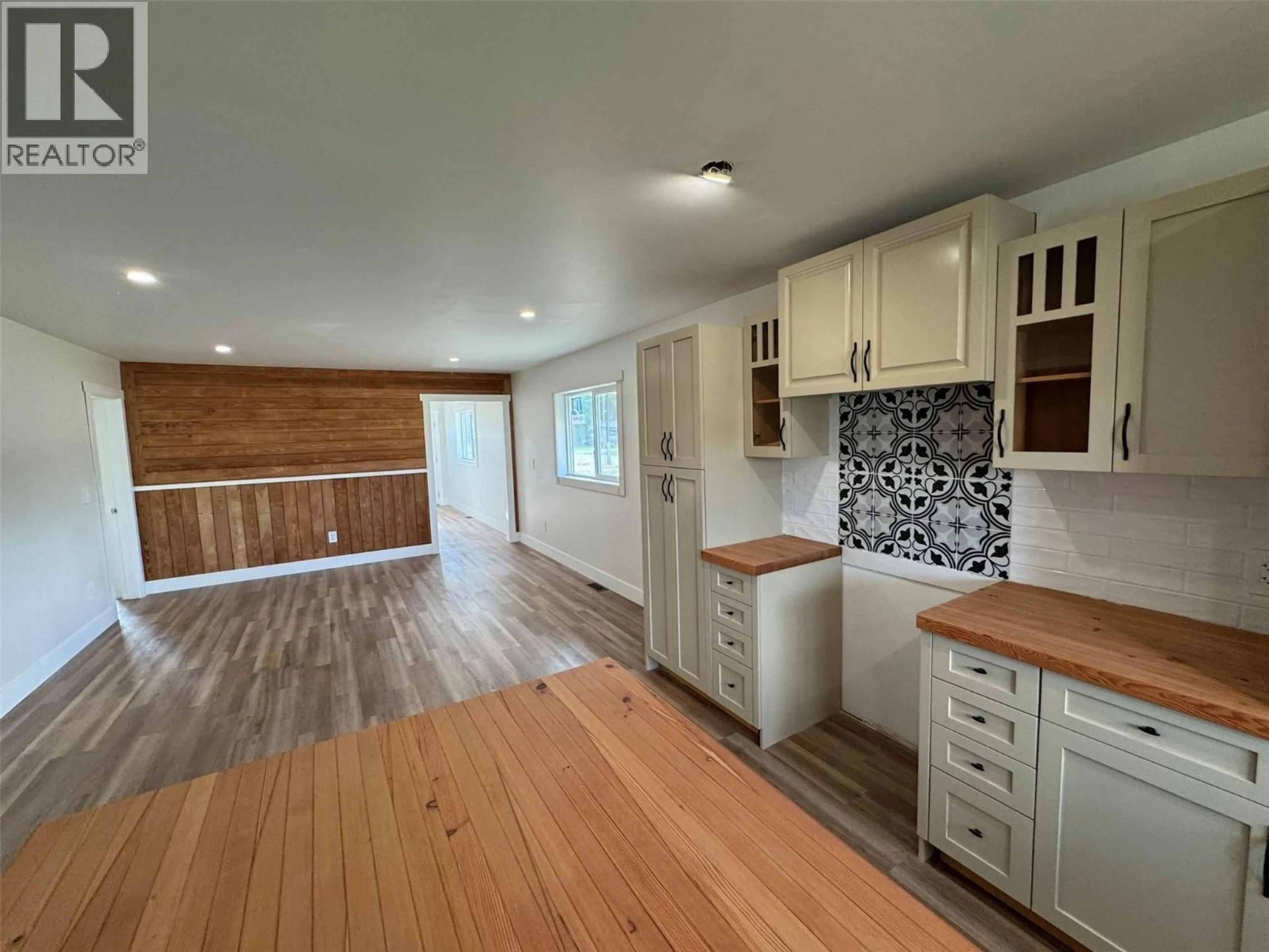 Open concept kitchen, wood/laminate floor for 7145 22ND STREET, Grand Forks British Columbia V0H1H0