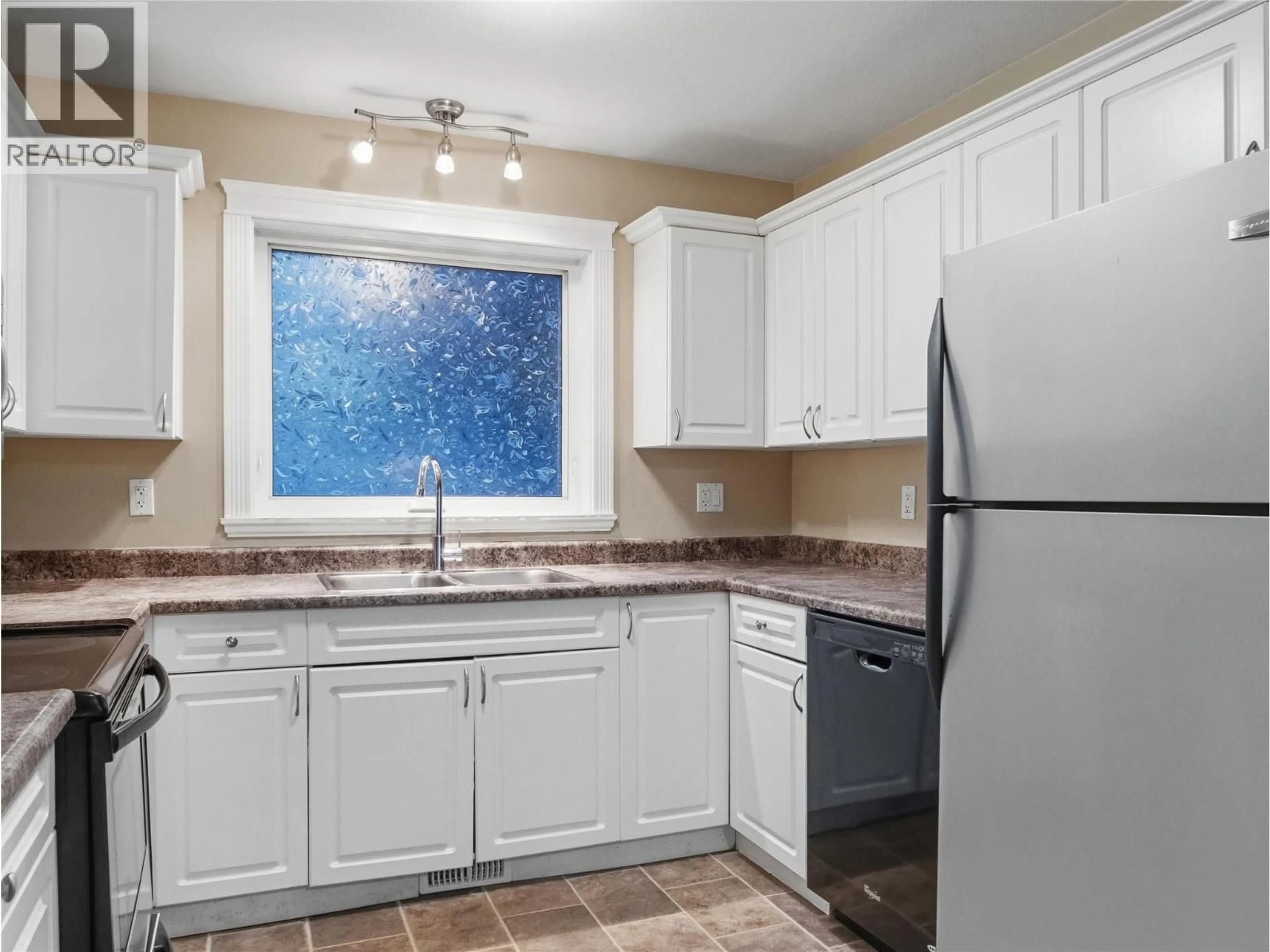 Standard kitchen, ceramic/tile floor for 721 100 AVENUE, Dawson Creek British Columbia V1G0B5