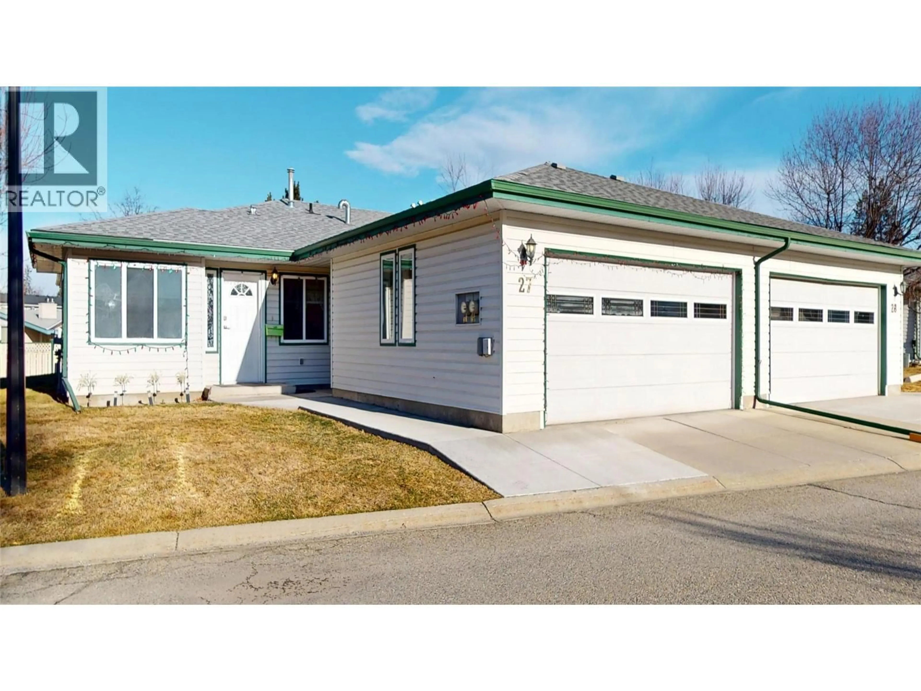 Home with vinyl exterior material, street for 27 - 2375 1ST STREET SOUTH, Cranbrook British Columbia V1C6J7