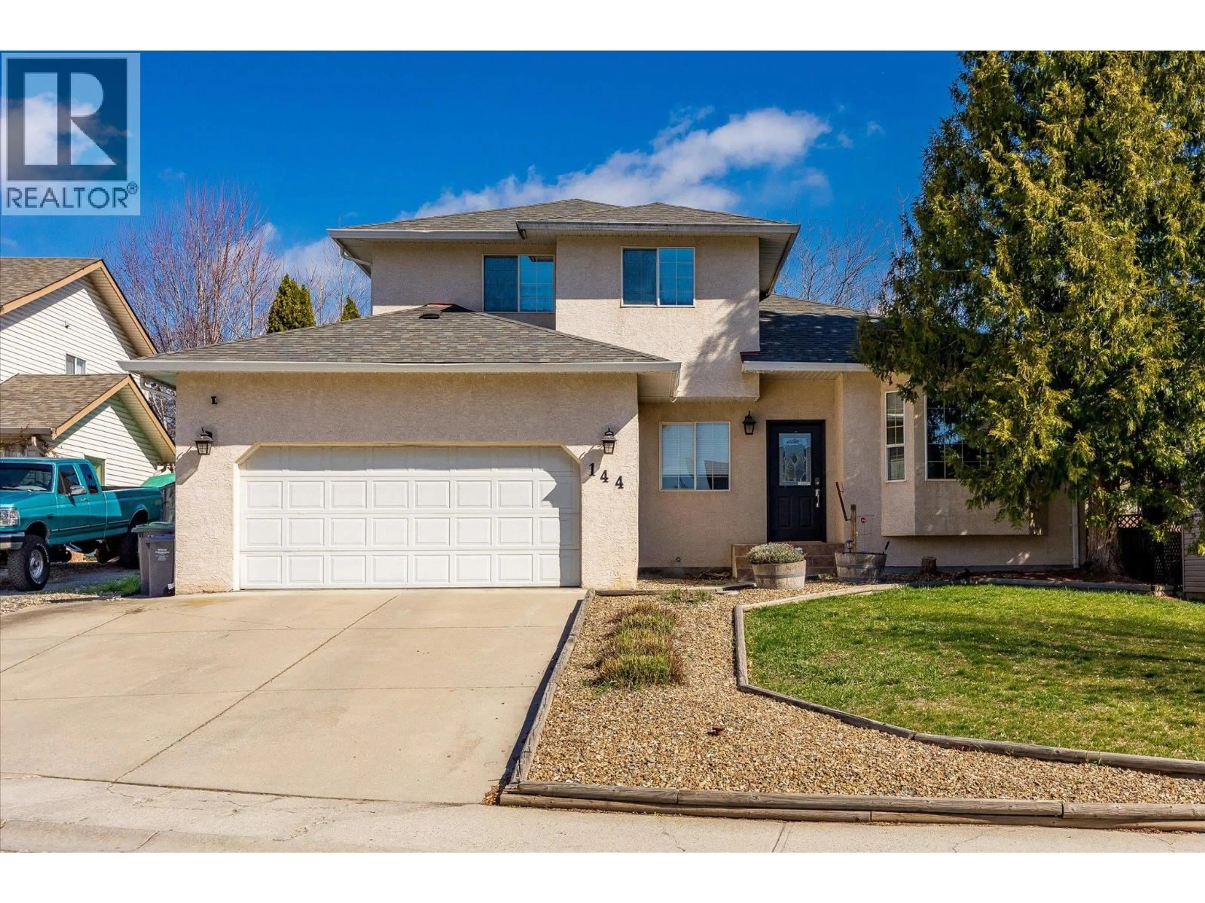 Home with vinyl exterior material, street for 144 WYNDHAM CRESCENT, Kelowna British Columbia V1V1Z1