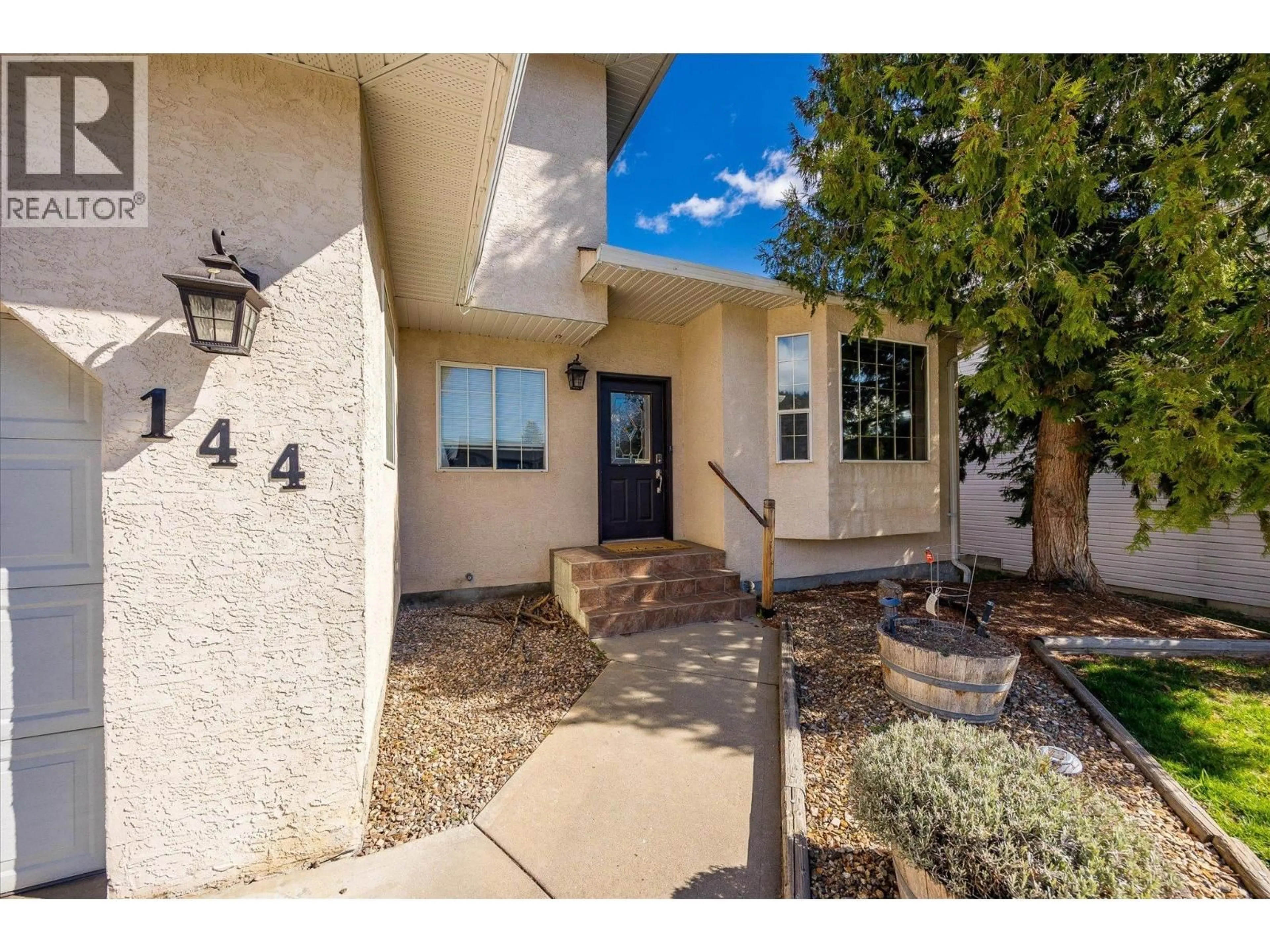 Indoor entryway for 144 WYNDHAM CRESCENT, Kelowna British Columbia V1V1Z1