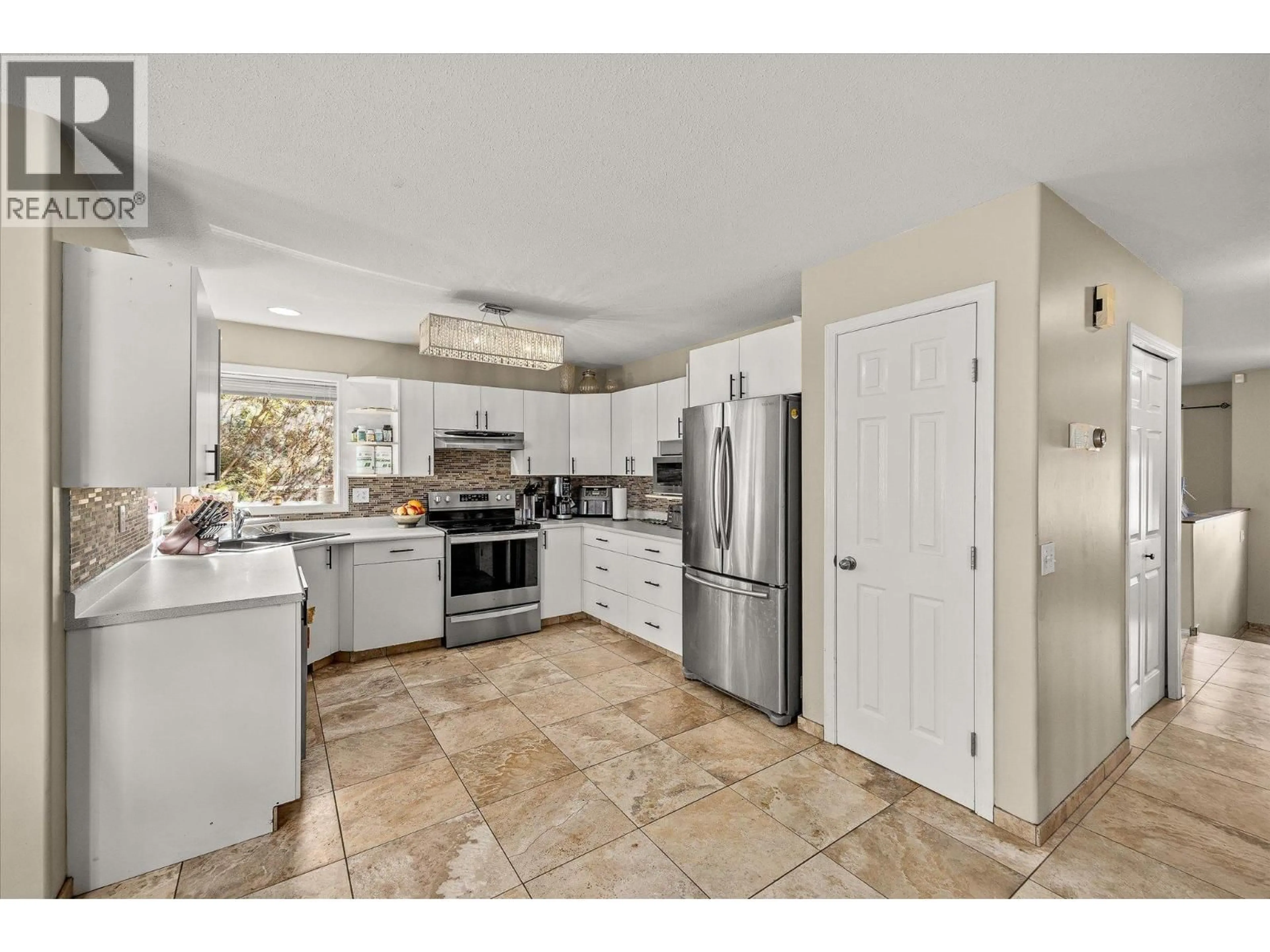 Open concept kitchen, ceramic/tile floor for 144 WYNDHAM CRESCENT, Kelowna British Columbia V1V1Z1