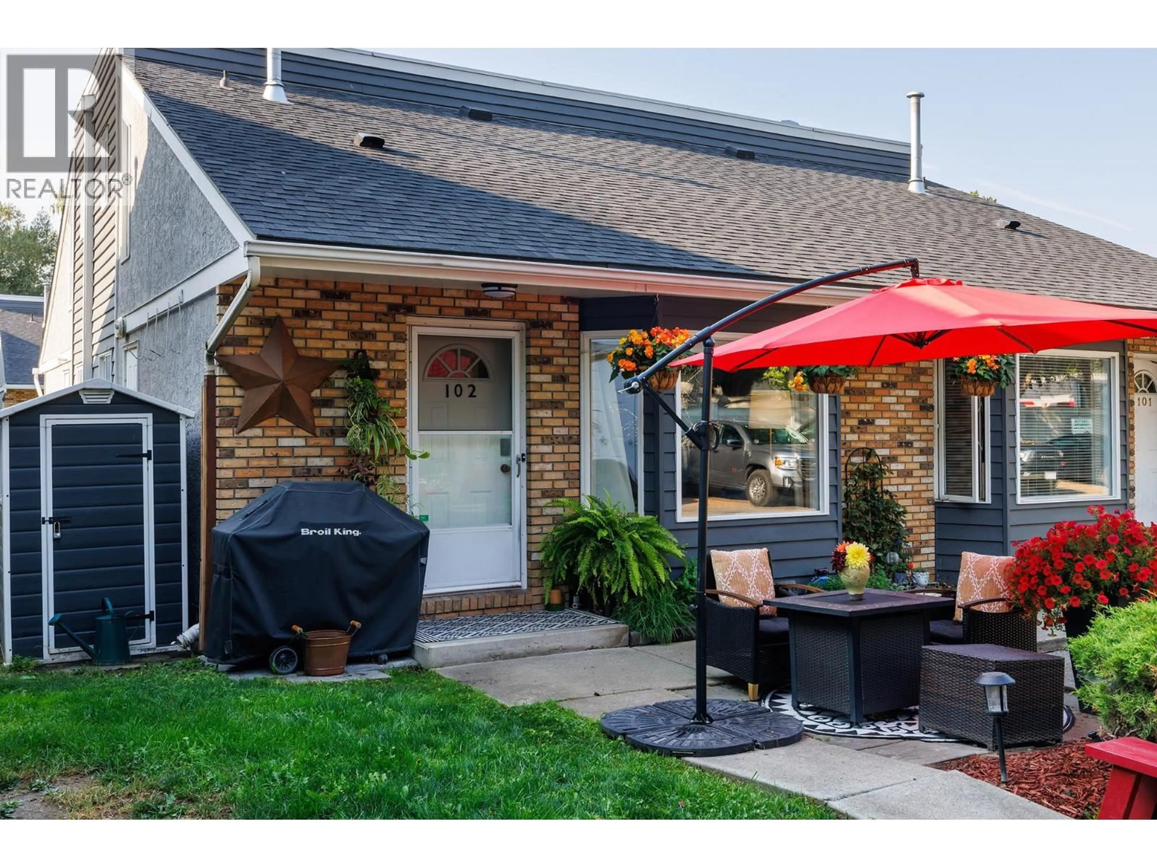 Patio, street for 102 - 3155 GORDON DRIVE, Kelowna British Columbia V1W3N5