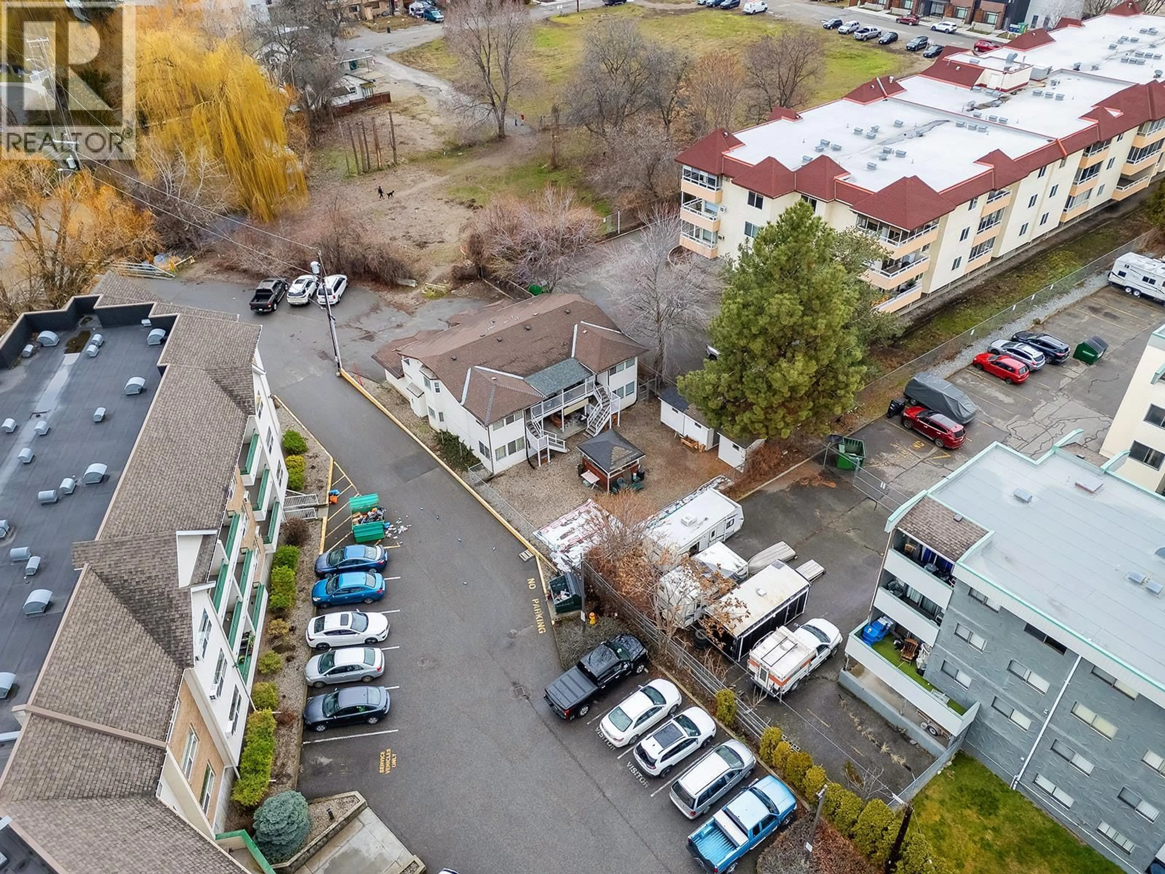 A pic from outside/outdoor area/front of a property/back of a property/a pic from drone, city buildings view from balcony for 1250 BROOKSIDE AVENUE, Kelowna British Columbia V1Y5T6