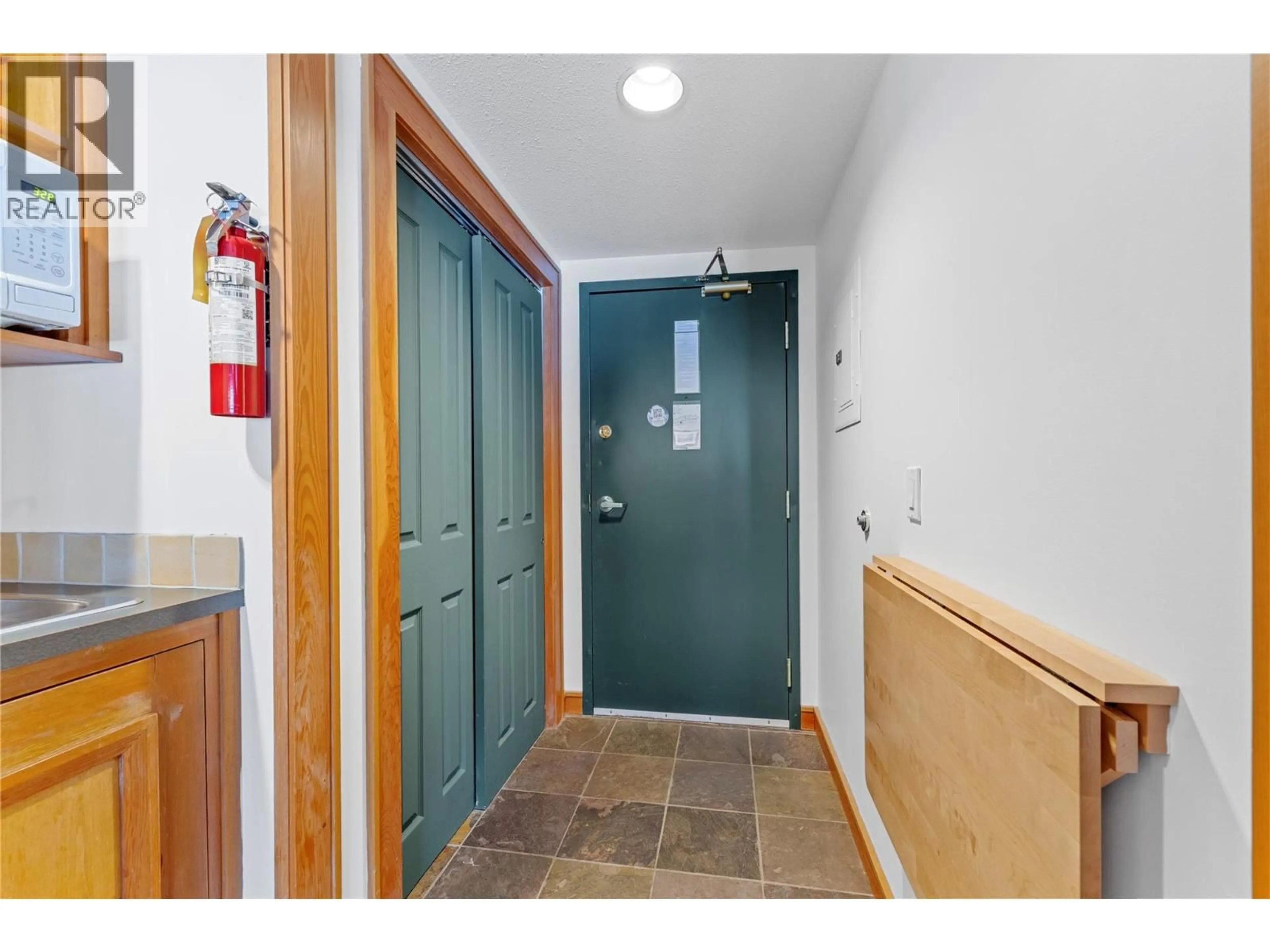 Indoor entryway for 215 - 5275 BIG WHITE ROAD, Big White British Columbia V1P1P3