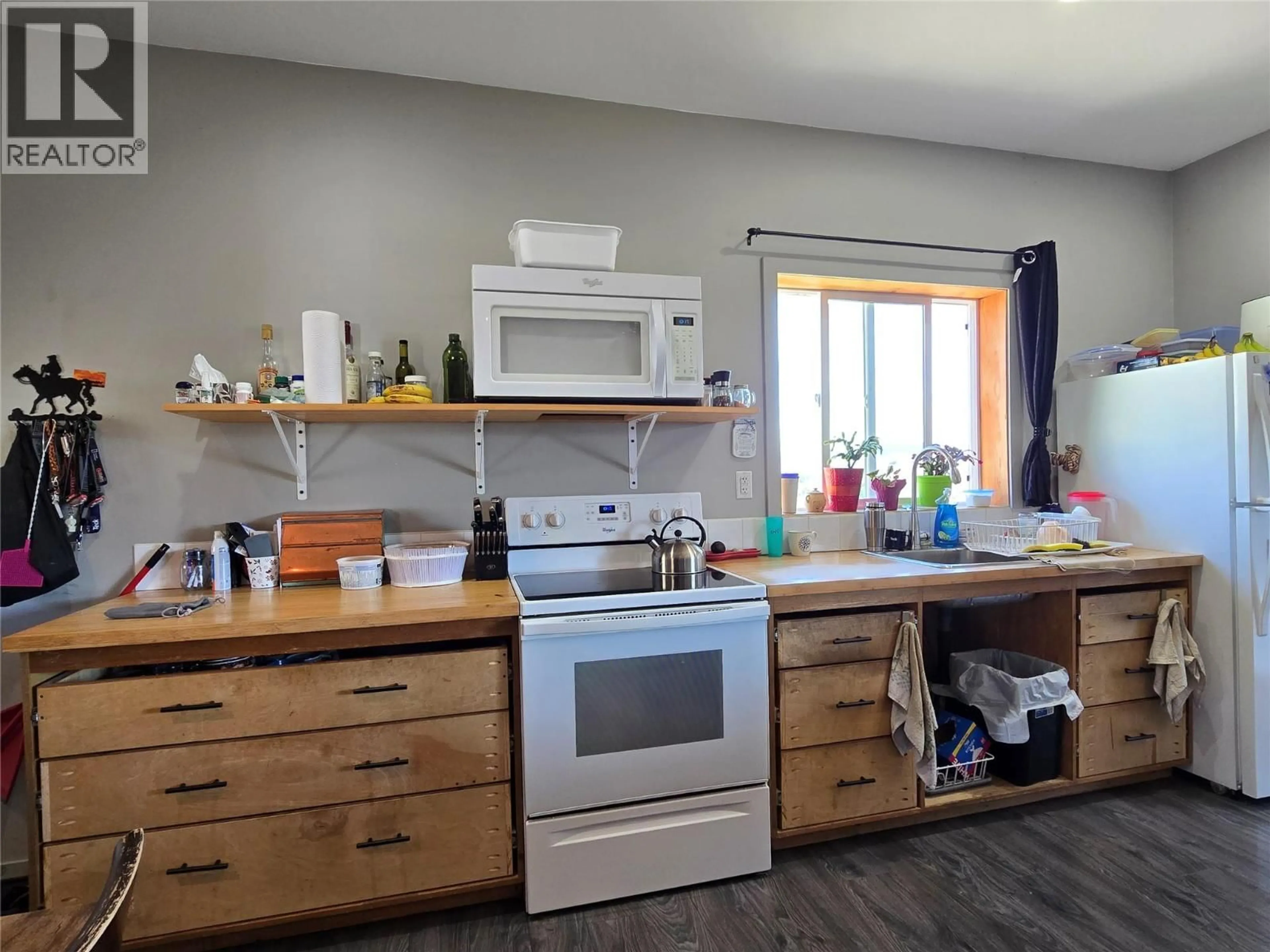 Standard kitchen, wood/laminate floor for 7145 PRINCETON KAMLOOPS  5A HIGHWAY, Kamloops British Columbia V2H0B6