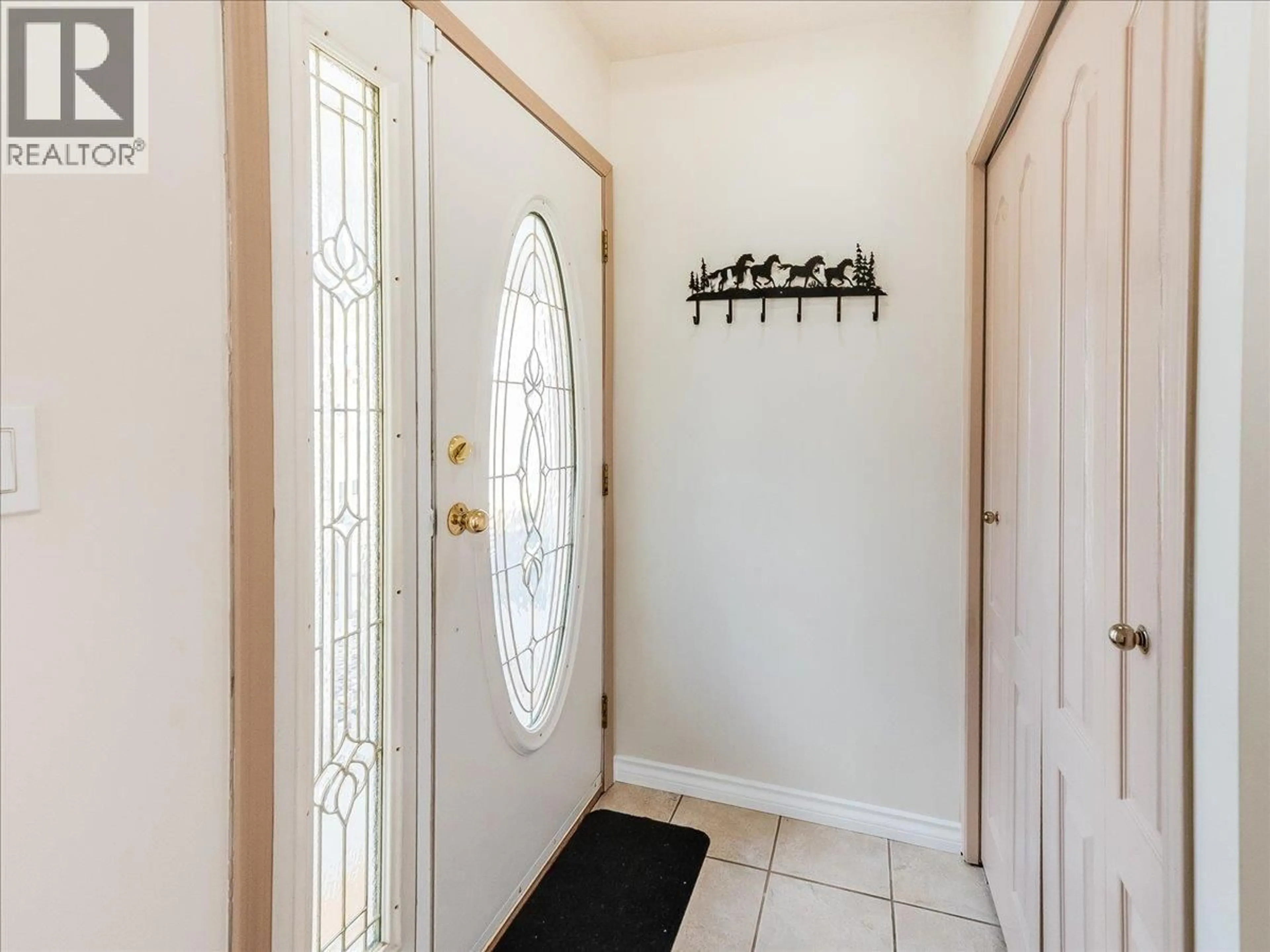 Indoor entryway for 2007 VALLEYVIEW DRIVE, Trail British Columbia V1R3B3