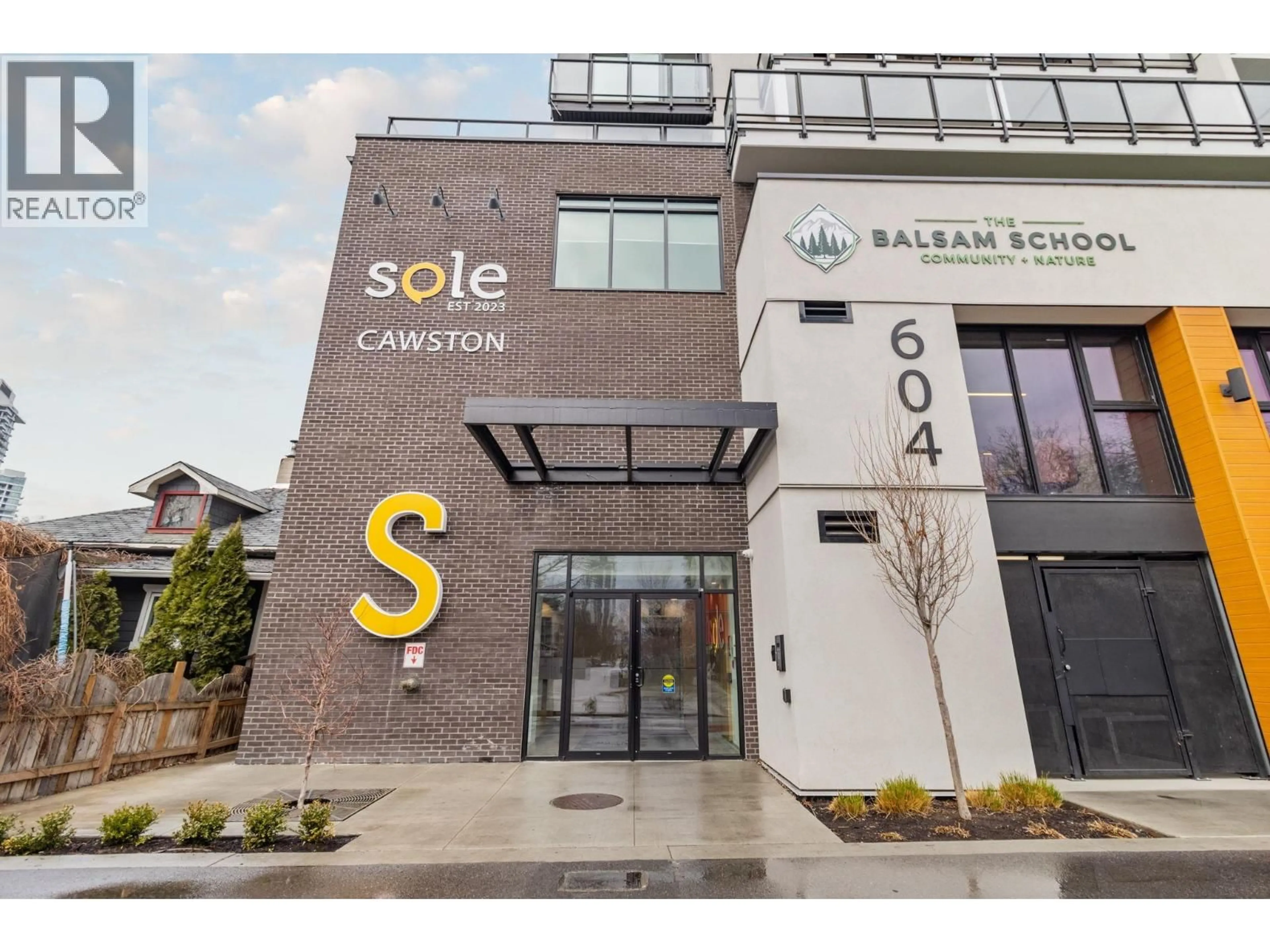 Indoor foyer for 404 - 604 CAWSTON AVENUE, Kelowna British Columbia V1Y6Z4