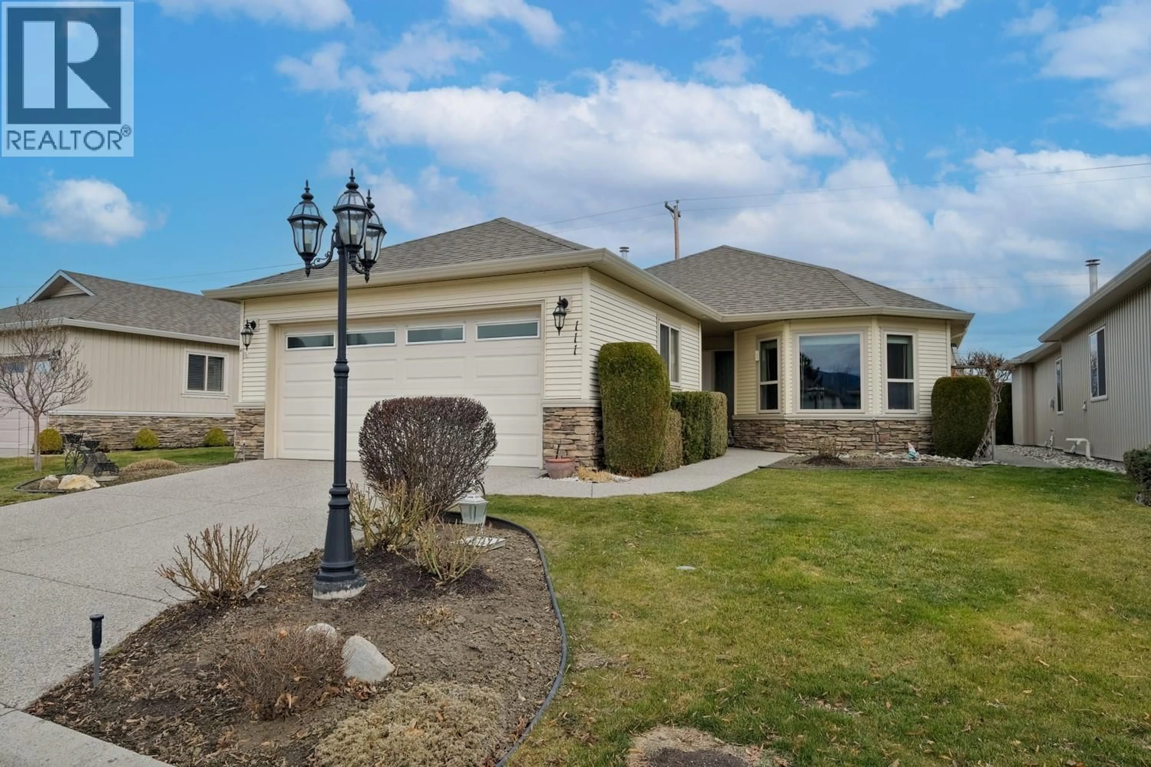 Home with vinyl exterior material, street for 111 - 2365 STILLINGFLEET ROAD, Kelowna British Columbia V1W4X5