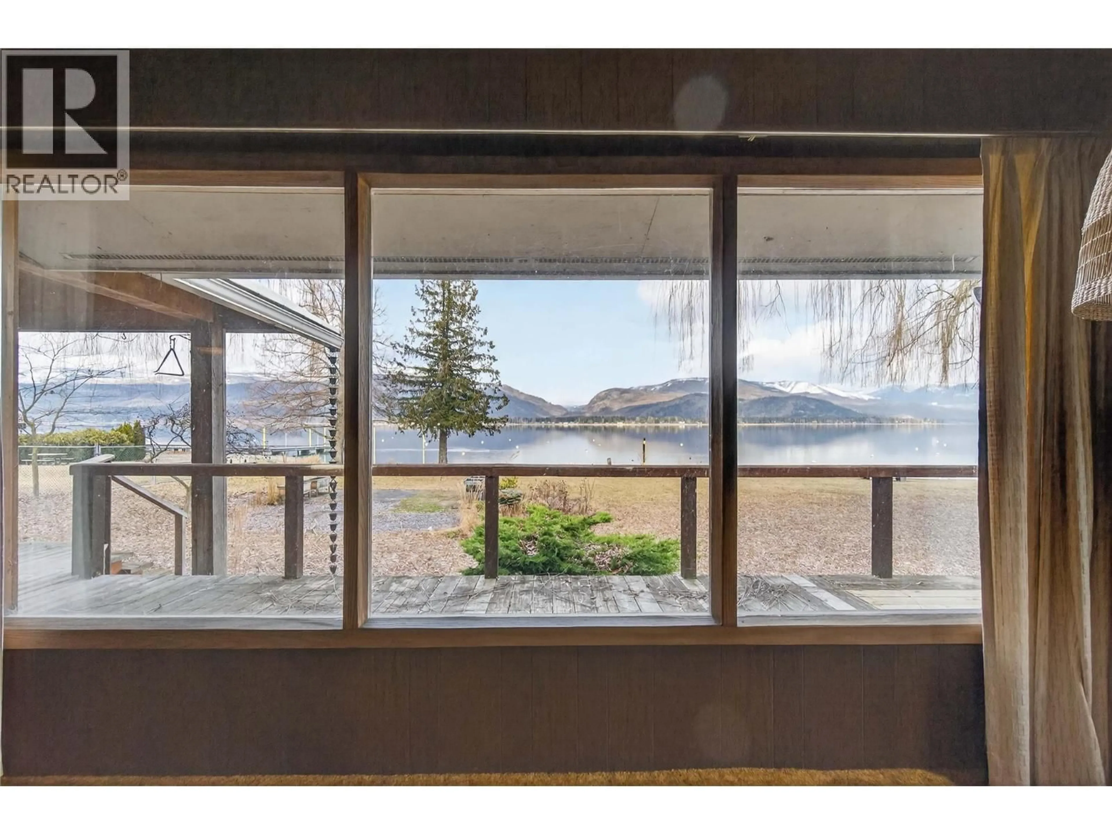 Indoor entryway for 2862 CAEN ROAD, Sorrento British Columbia V0E2W0