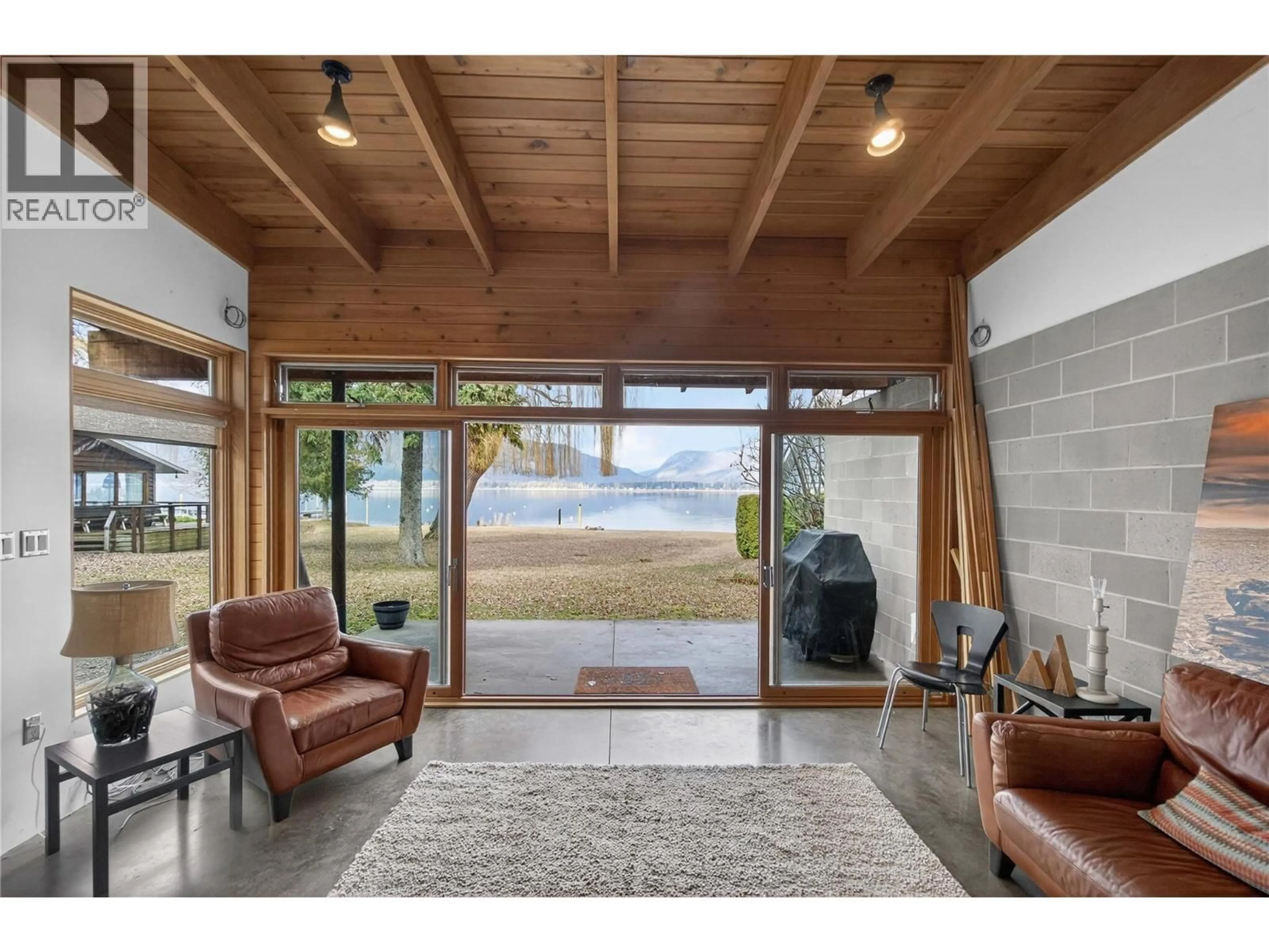 Indoor entryway for 1259 DIEPPE ROAD, Sorrento British Columbia V0E2W0