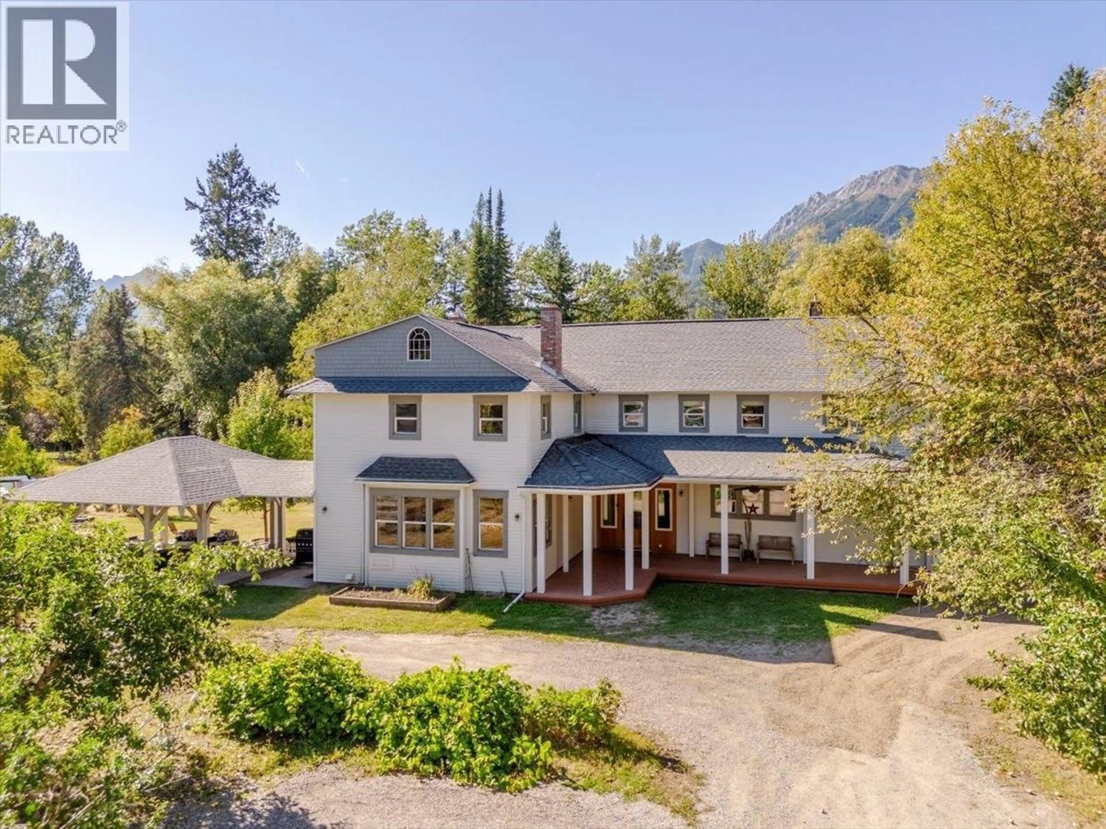 A pic from outside/outdoor area/front of a property/back of a property/a pic from drone, mountain view for 9 PARK CRESCENT, Fernie British Columbia V0B1M0