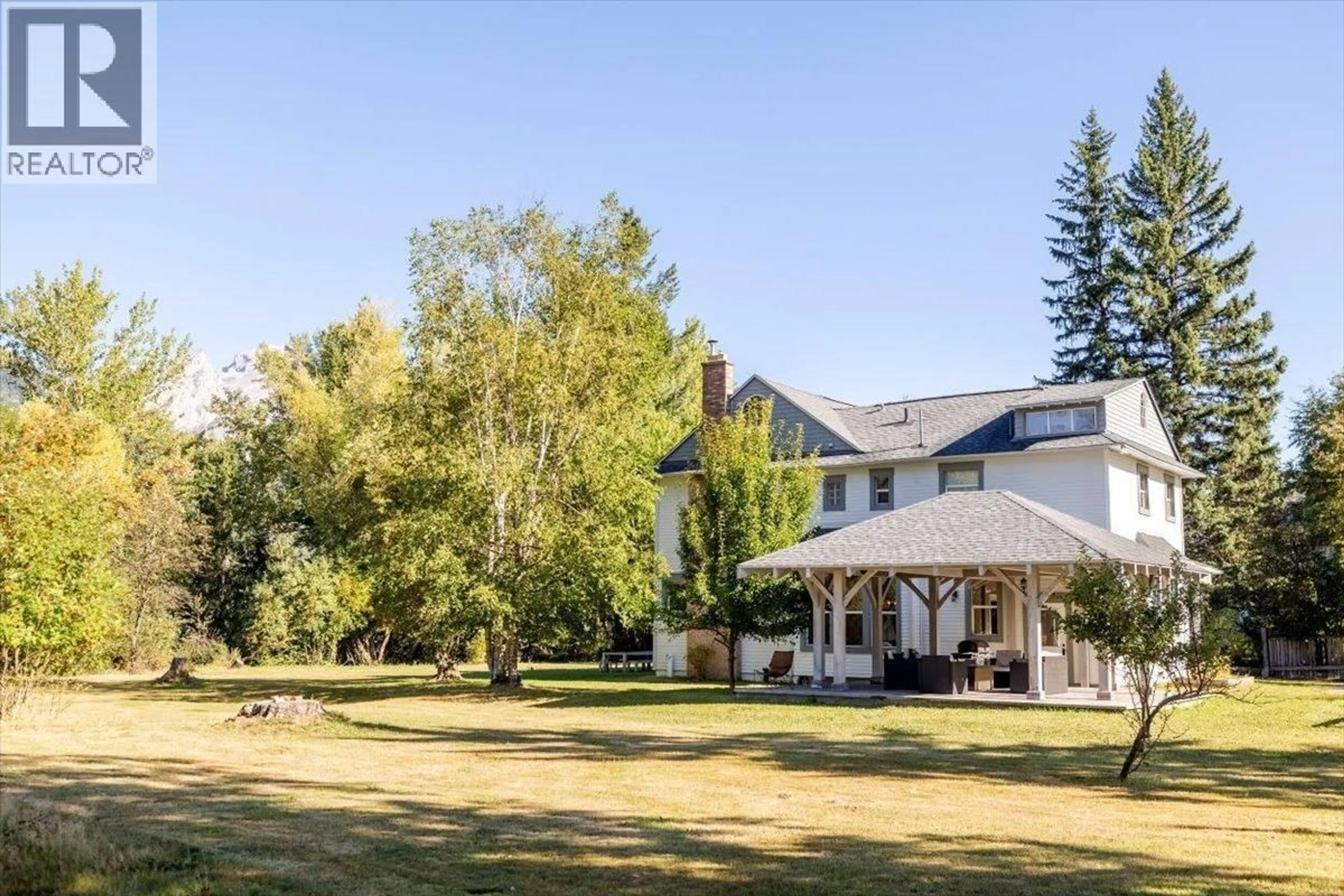 A pic from outside/outdoor area/front of a property/back of a property/a pic from drone, mountain view for 9 PARK CRESCENT, Fernie British Columbia V0B1M0