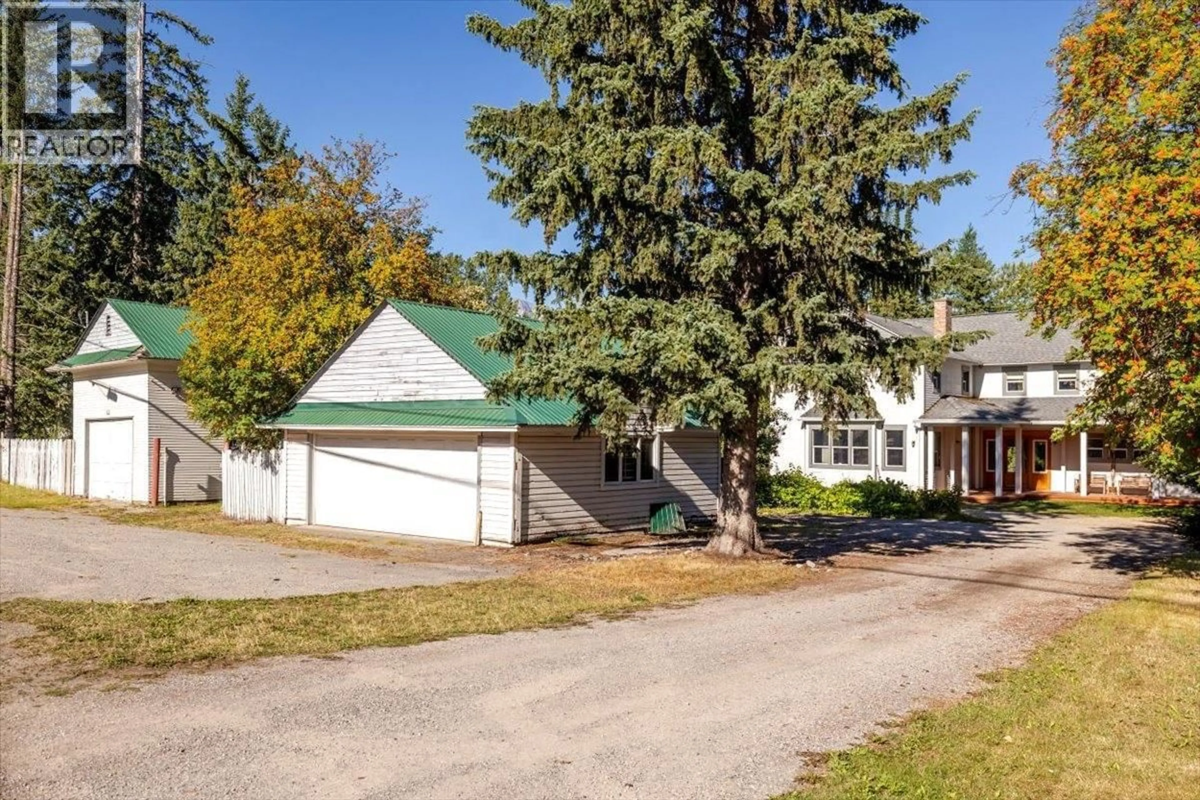 A pic from outside/outdoor area/front of a property/back of a property/a pic from drone, street for 9 PARK CRESCENT, Fernie British Columbia V0B1M0