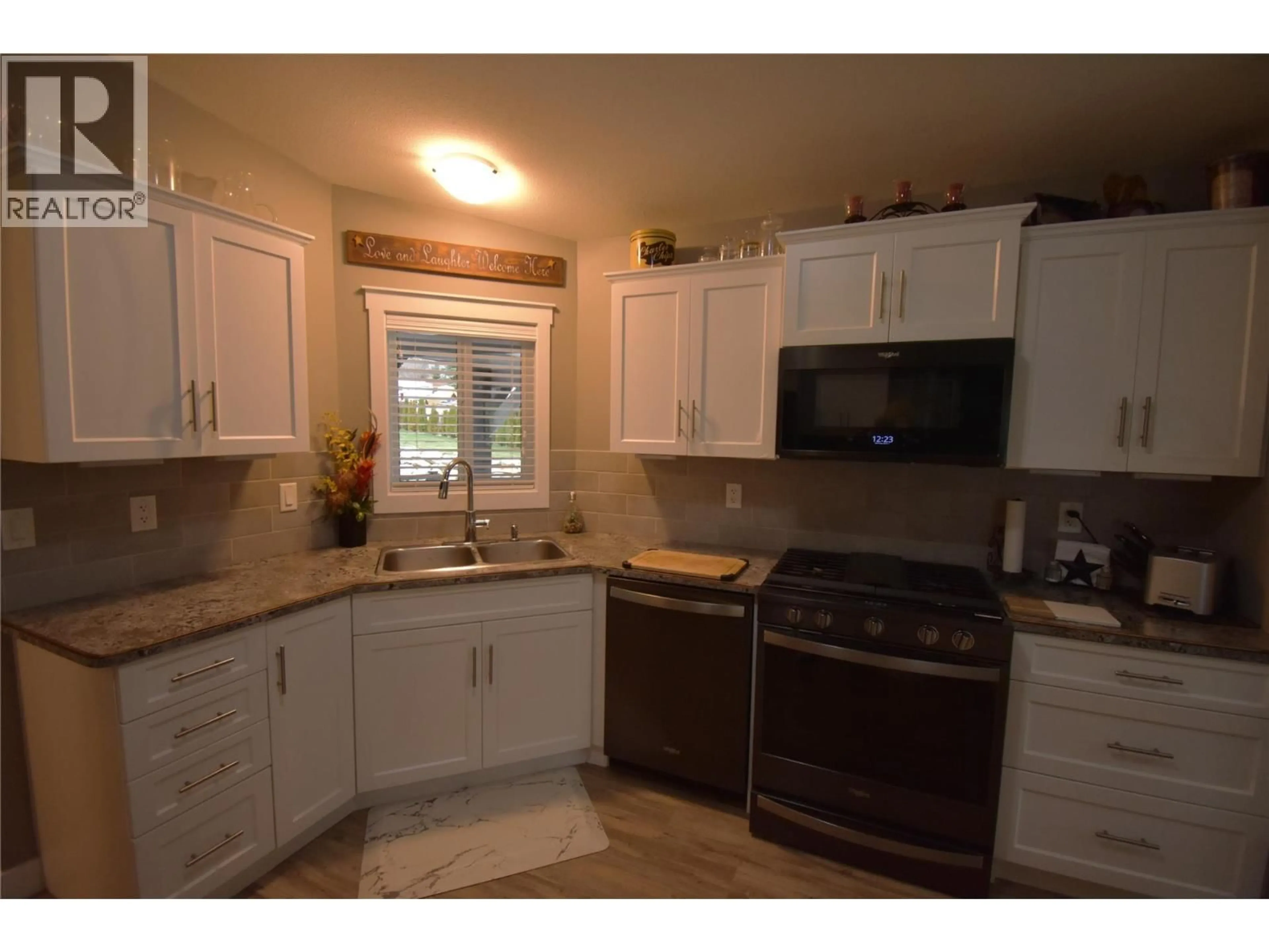 Standard kitchen, ceramic/tile floor for 611 17TH AVENUE, Genelle British Columbia V0G1G0