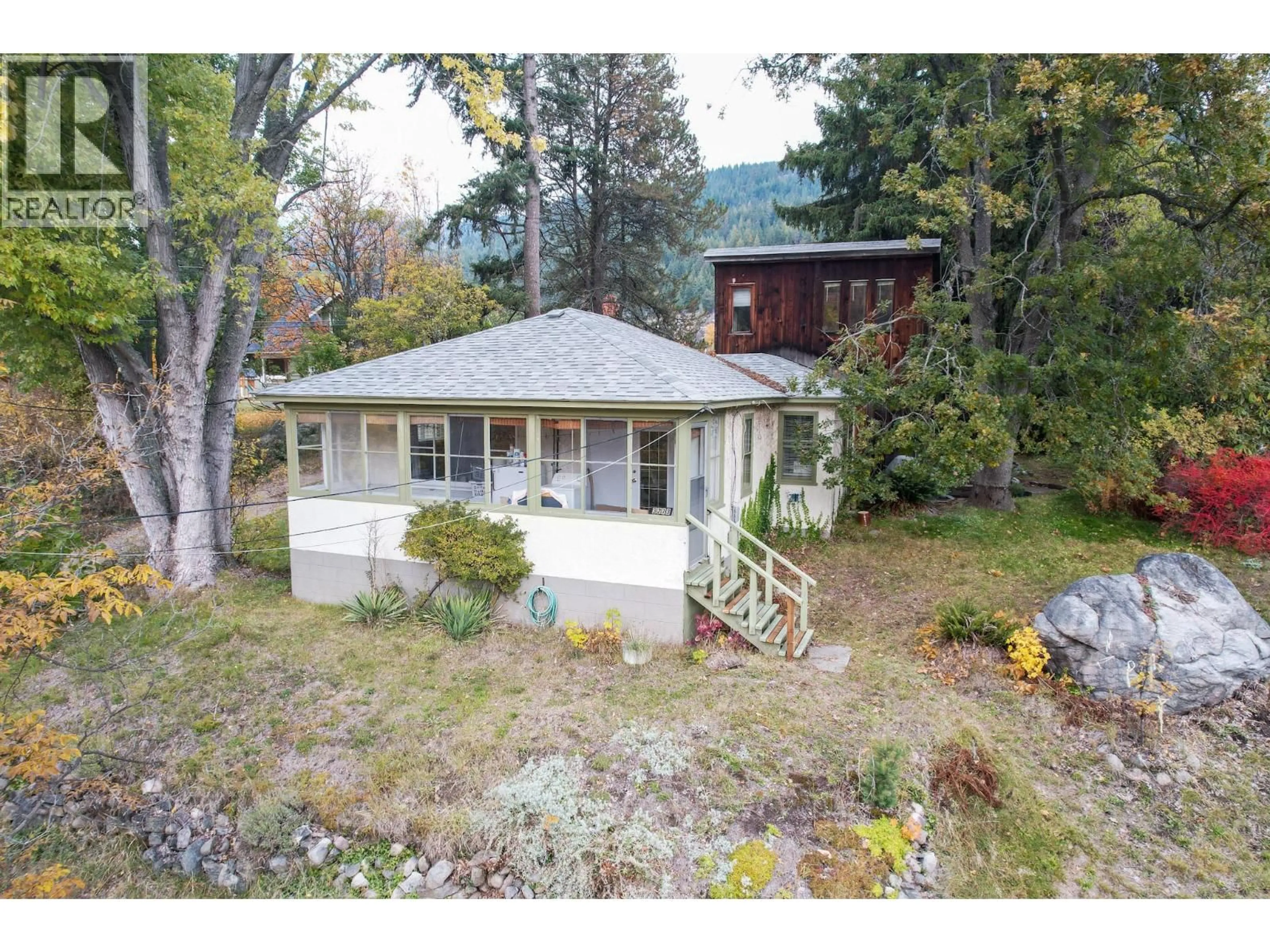 A pic from outside/outdoor area/front of a property/back of a property/a pic from drone, mountain view for 3273 BROADWATER ROAD, Robson British Columbia V0G1X0