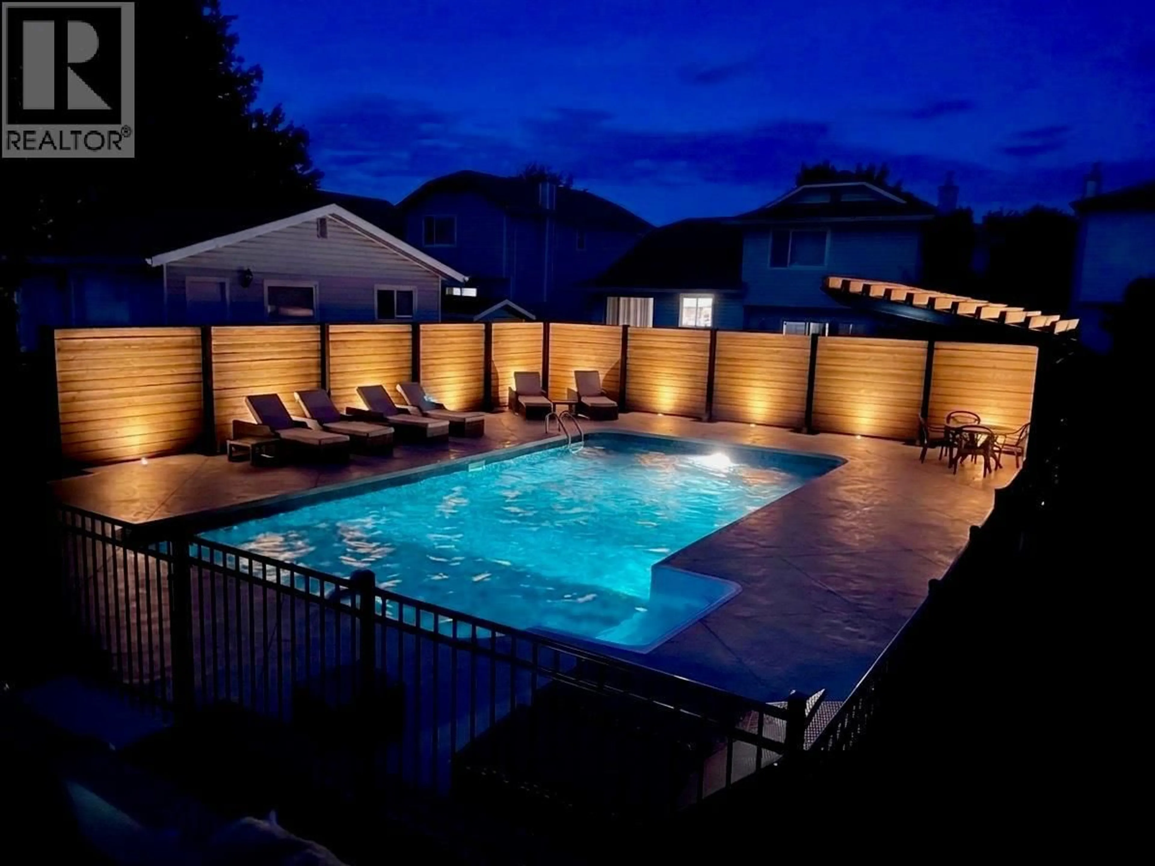 Pool for 367 YATES ROAD, Kelowna British Columbia V1V1R4