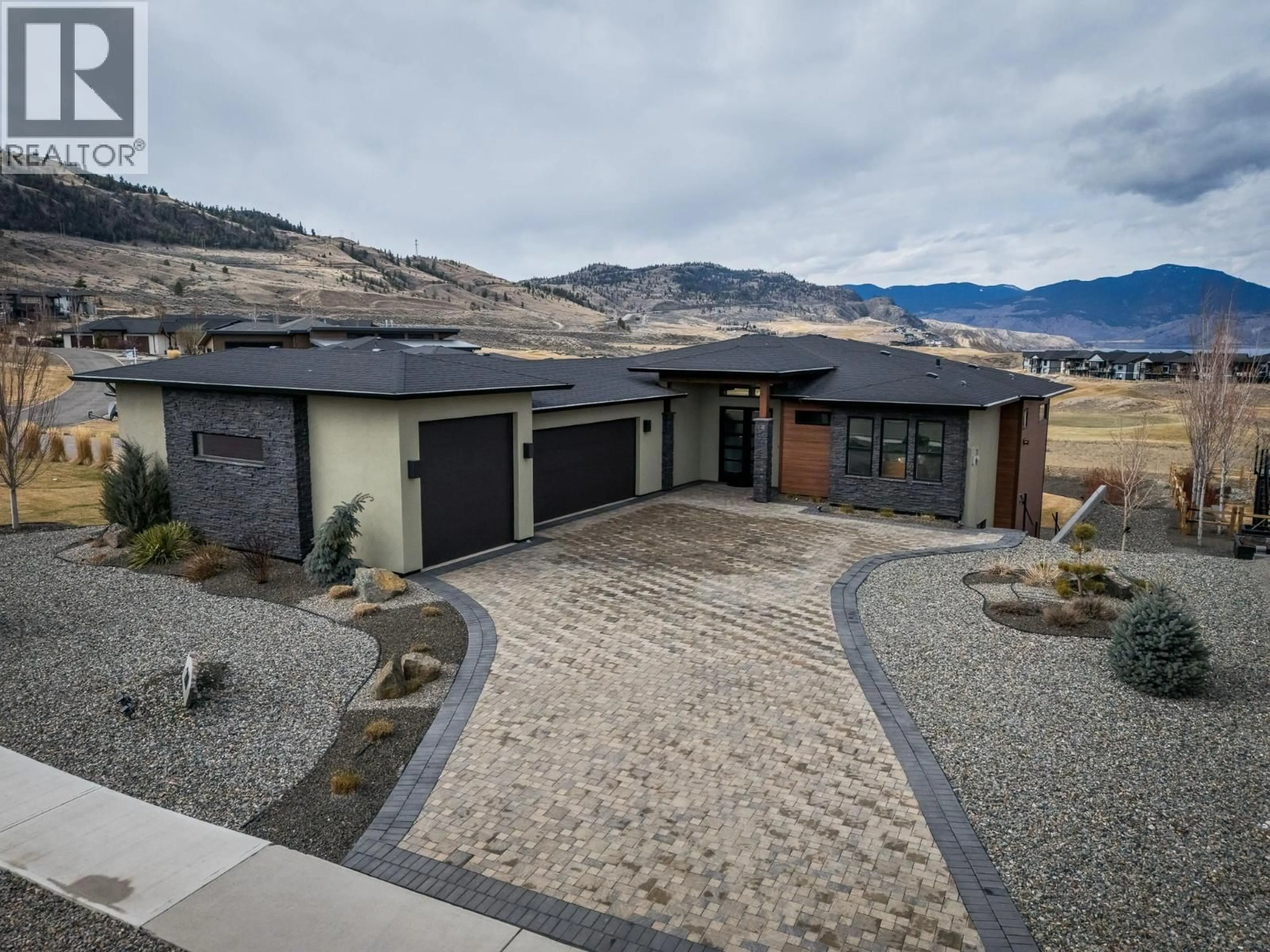 A pic from outside/outdoor area/front of a property/back of a property/a pic from drone, mountain view for 200 RUE CHEVAL NOIR OTHER, Kamloops British Columbia V1S0B3