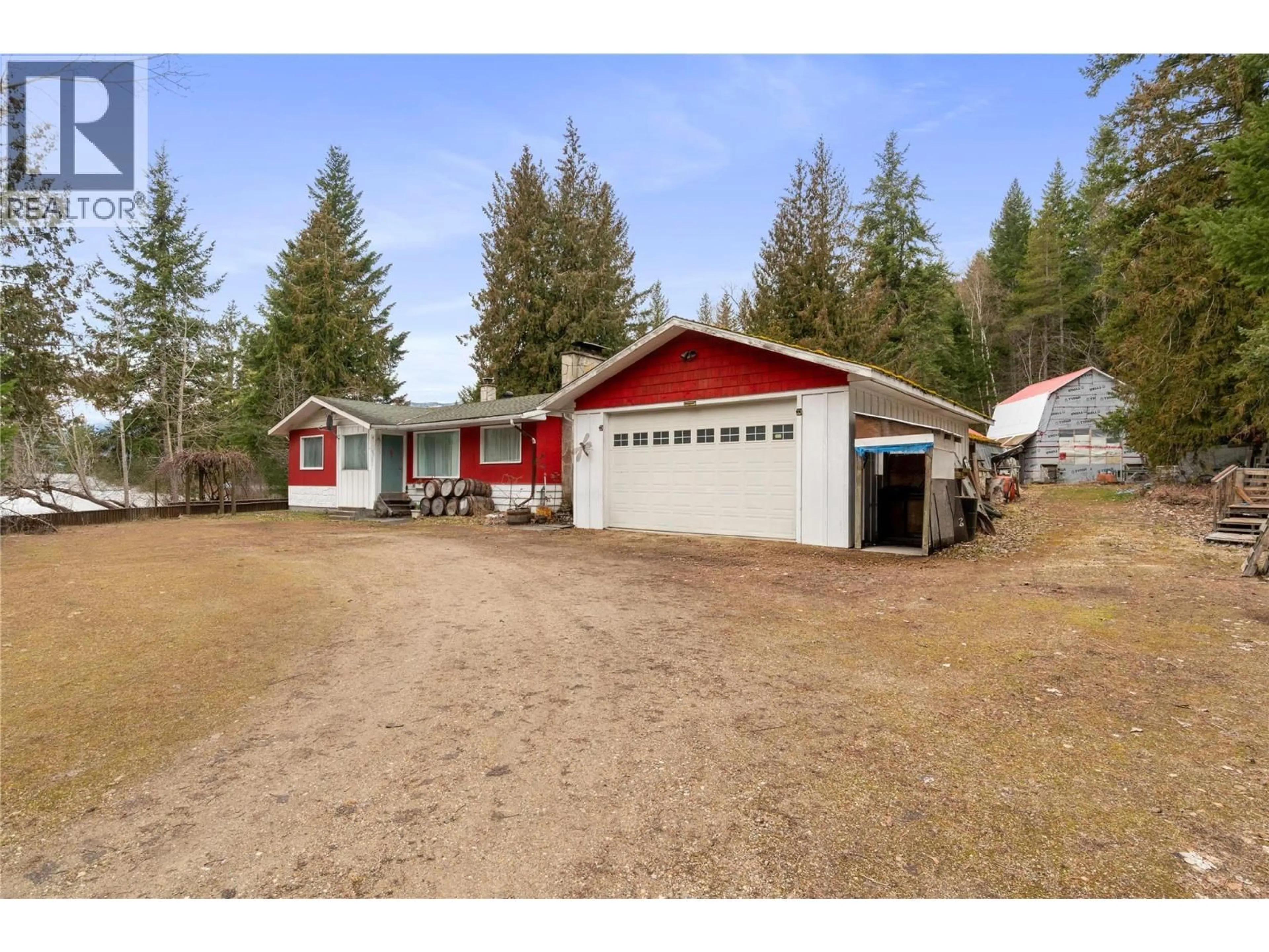 A pic from outside/outdoor area/front of a property/back of a property/a pic from drone, street for 4841 5 AVENUE SOUTHWEST, Salmon Arm British Columbia V1E2Y9