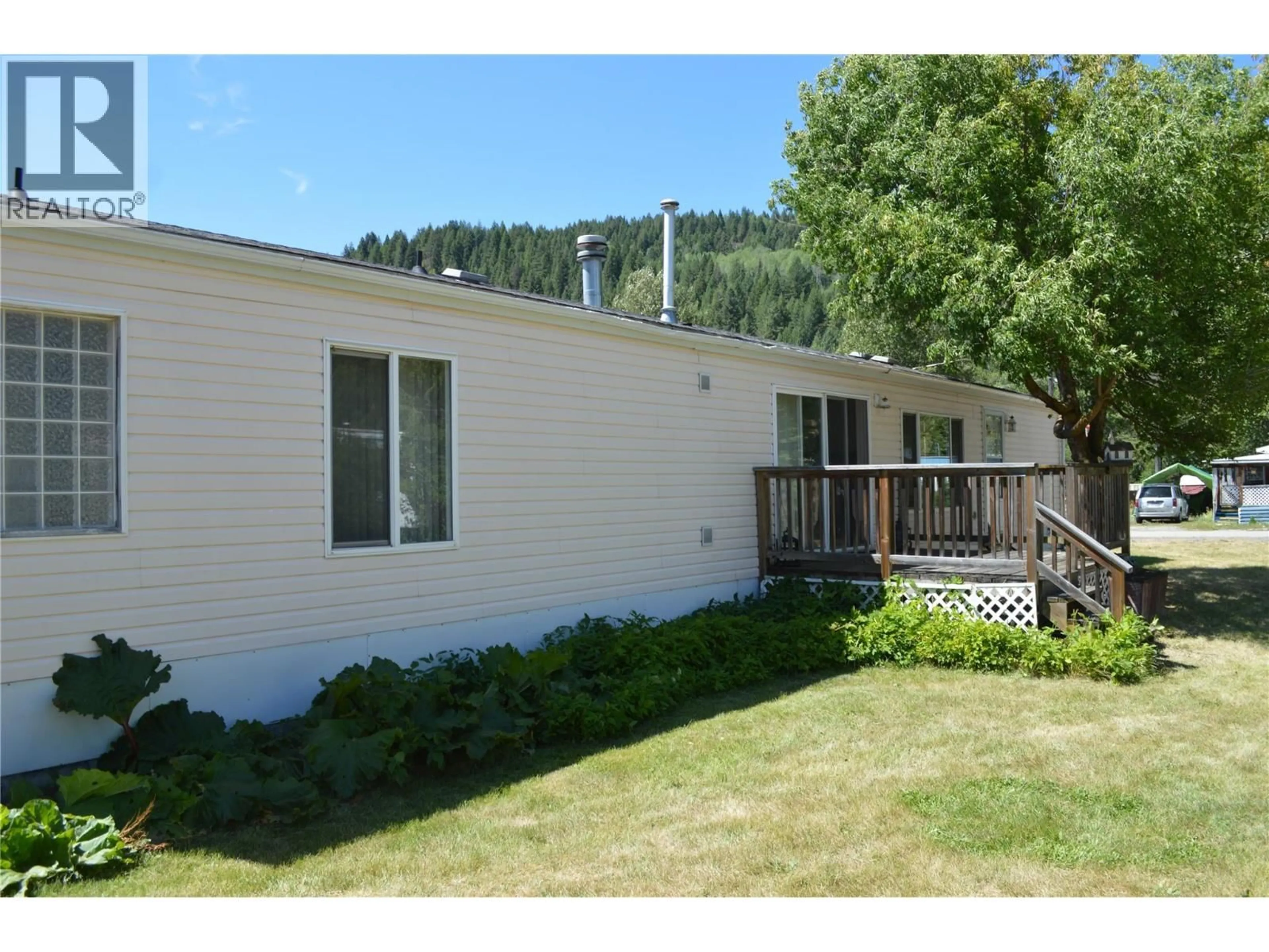 Home with vinyl exterior material, water/lake/river/ocean view for 690 COPPER AVENUE NORTH, Greenwood British Columbia V0H1J0