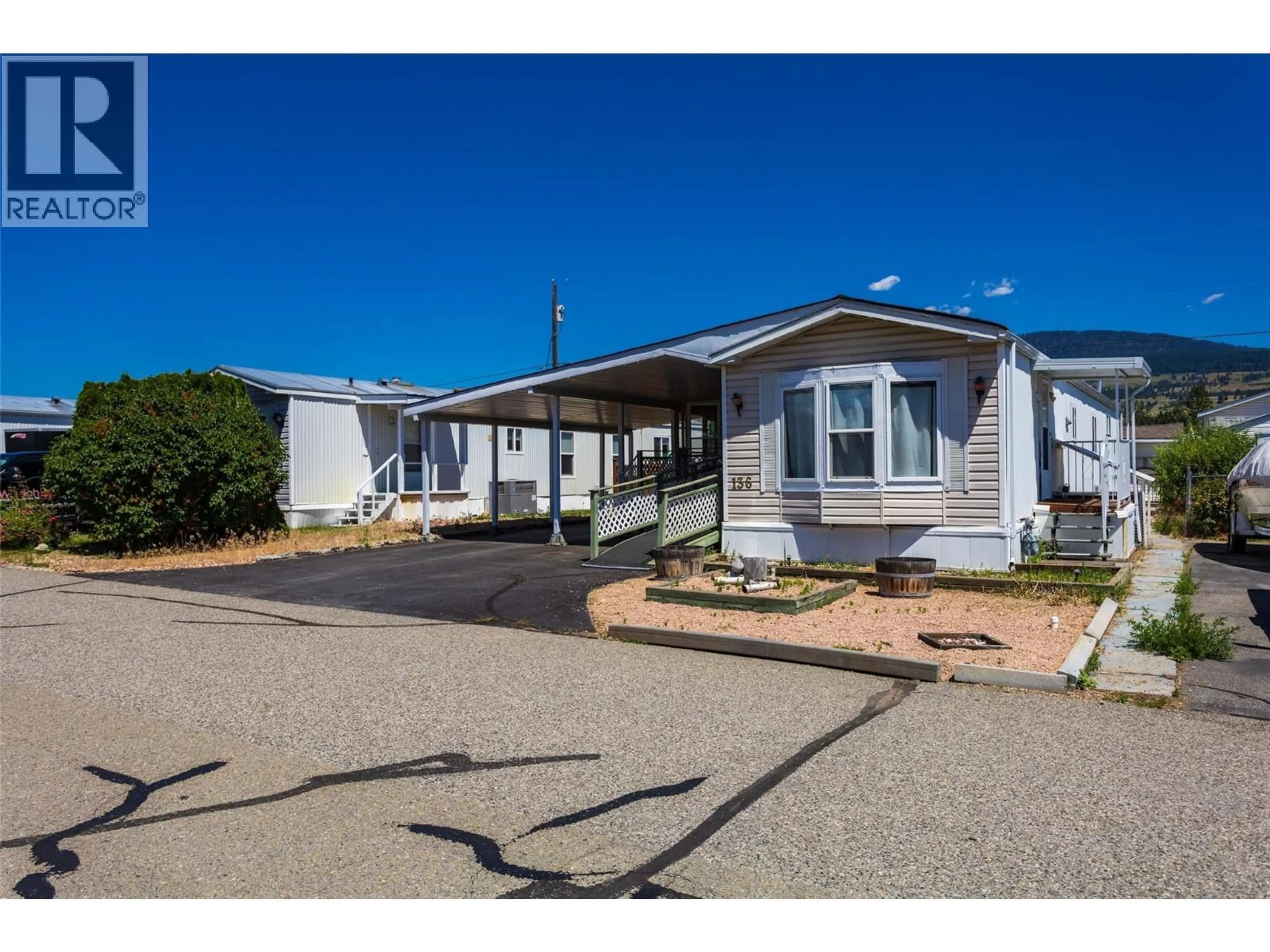 Home with vinyl exterior material, street for 136 - 720 COMMONWEALTH ROAD, Kelowna British Columbia V4V1R8