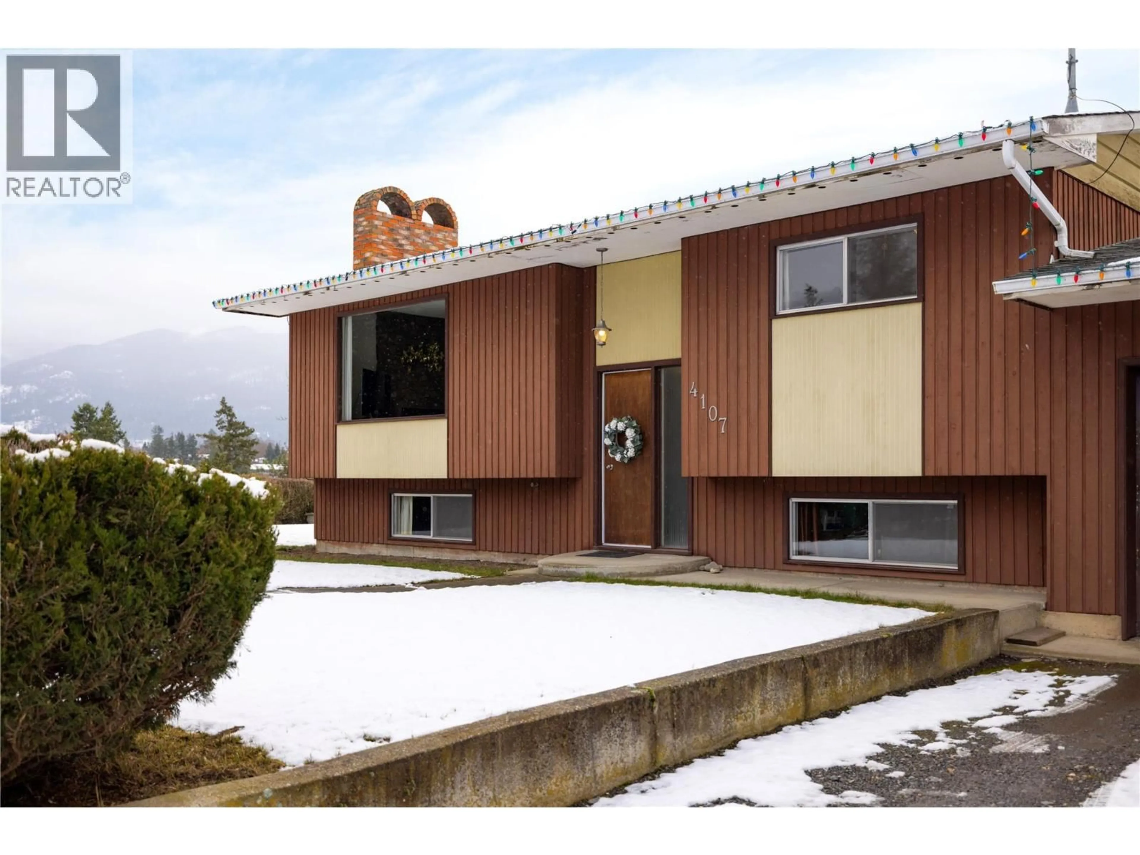 Home with vinyl exterior material, unknown for 4107 NOBLE ROAD, Spallumcheen British Columbia V4Y0J9