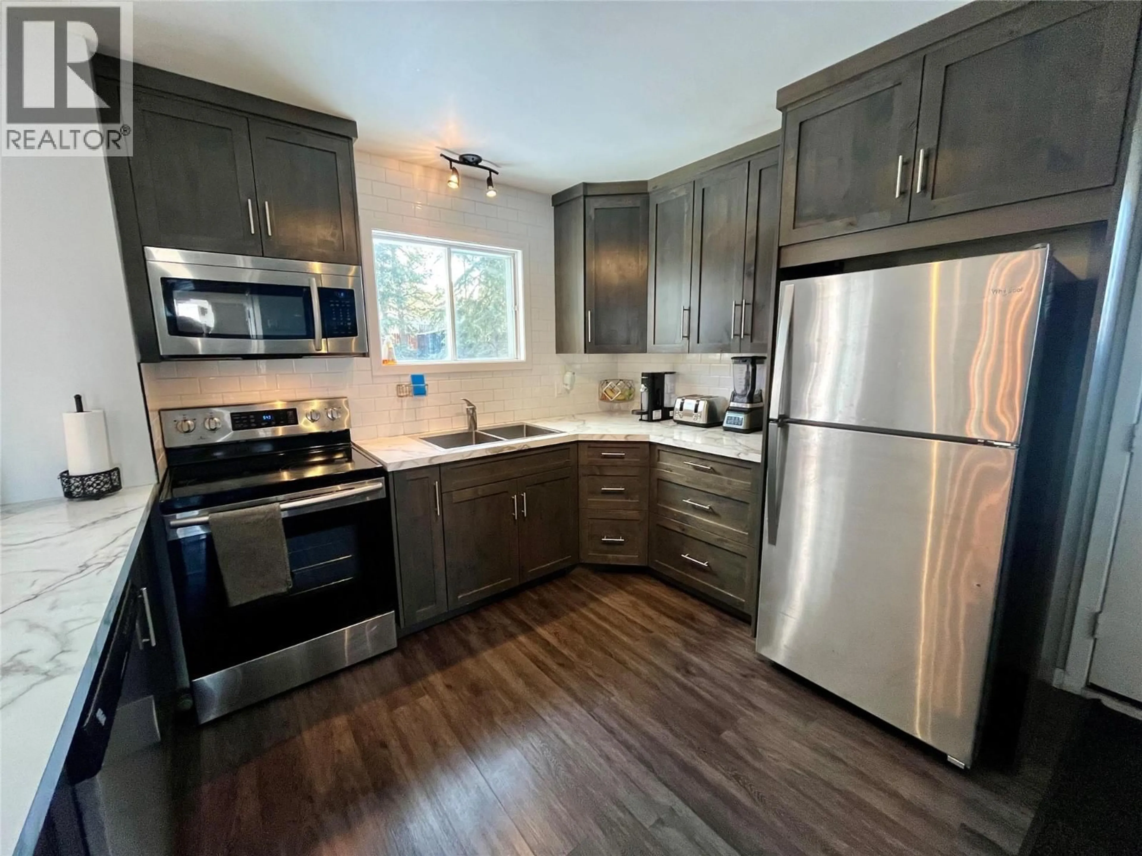 Open concept kitchen, unknown for 268 MURRAY DRIVE, Tumbler Ridge British Columbia V0C2W0