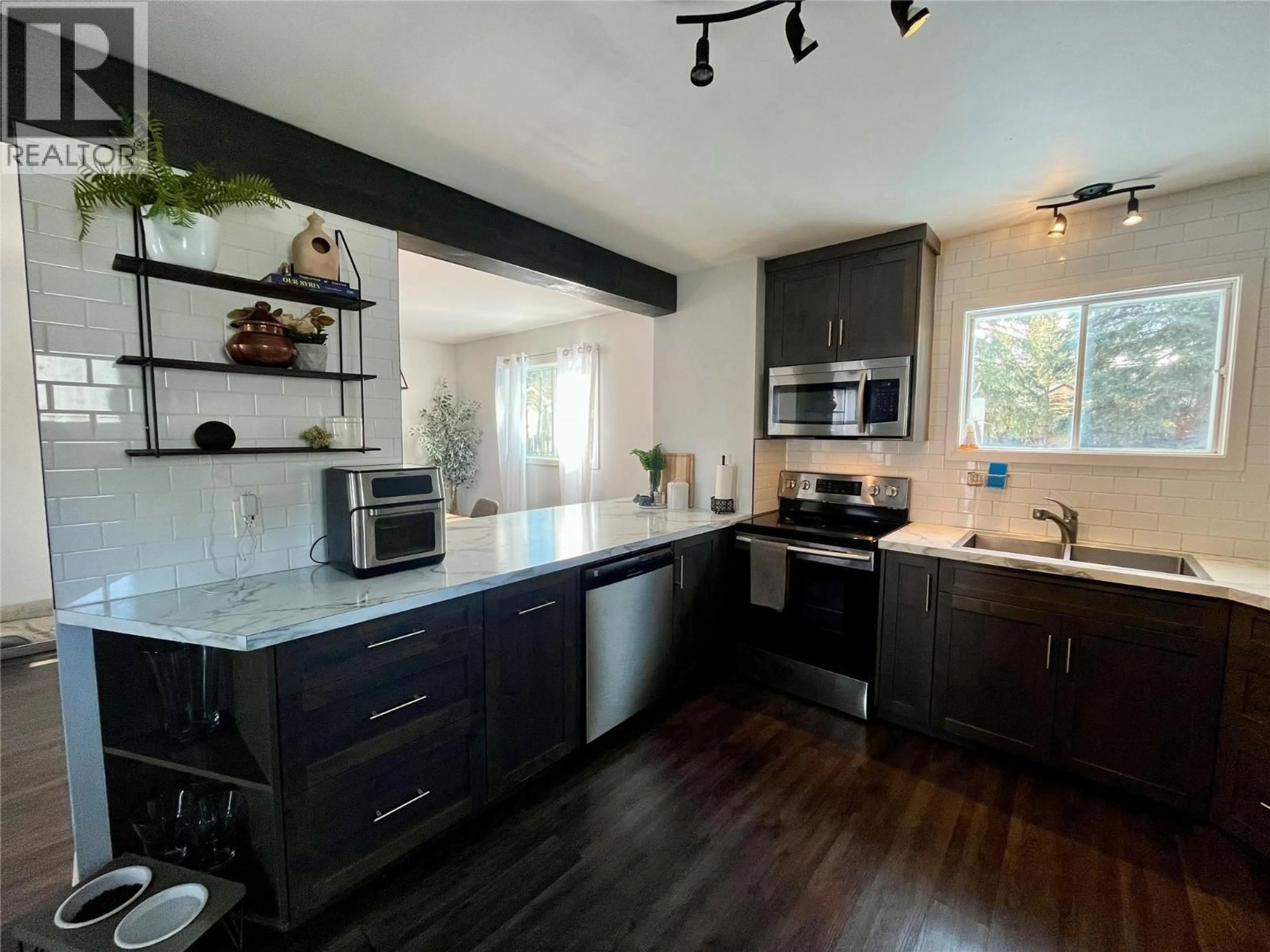 Open concept kitchen, unknown for 268 MURRAY DRIVE, Tumbler Ridge British Columbia V0C2W0
