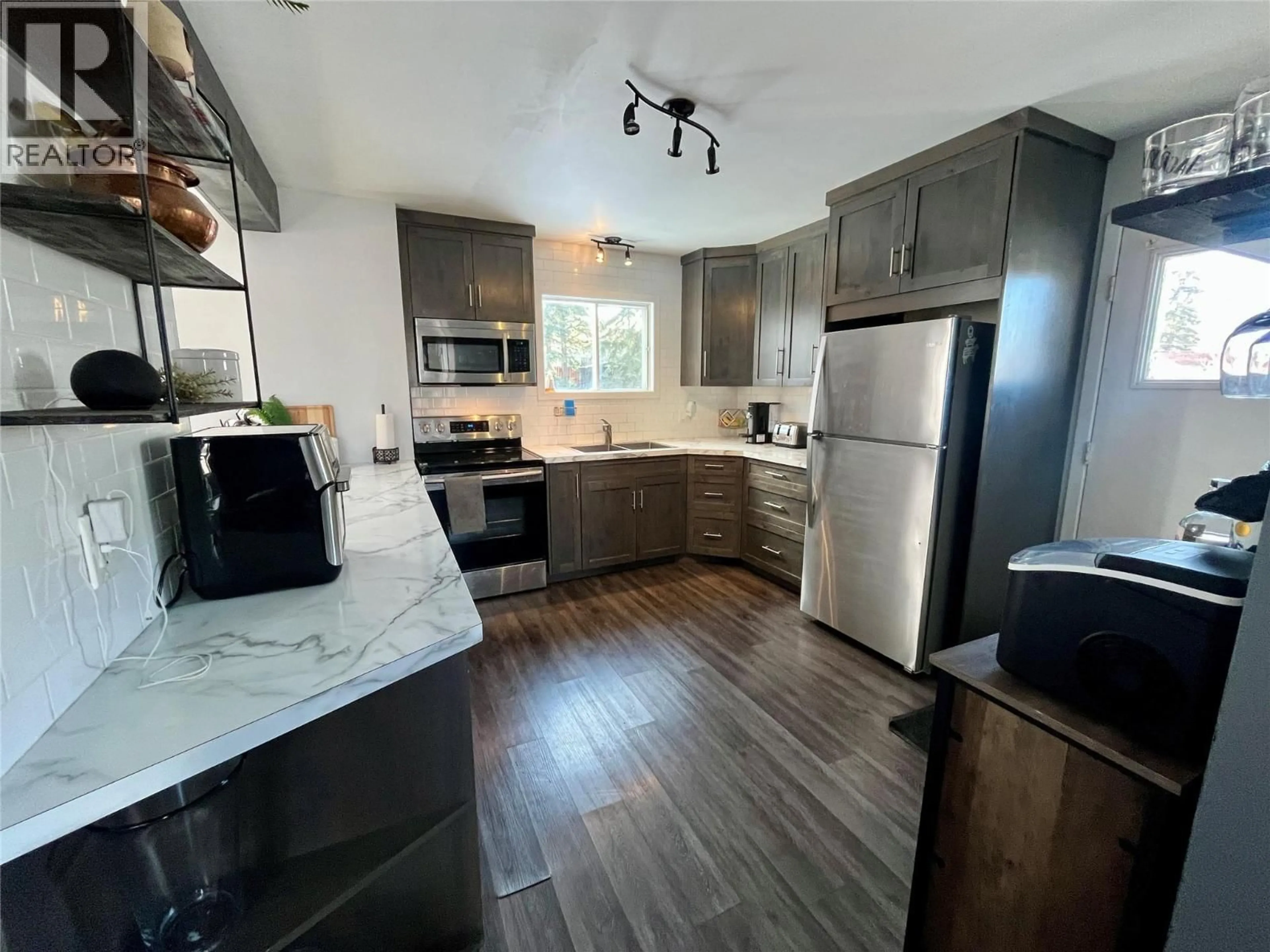 Open concept kitchen, unknown for 268 MURRAY DRIVE, Tumbler Ridge British Columbia V0C2W0