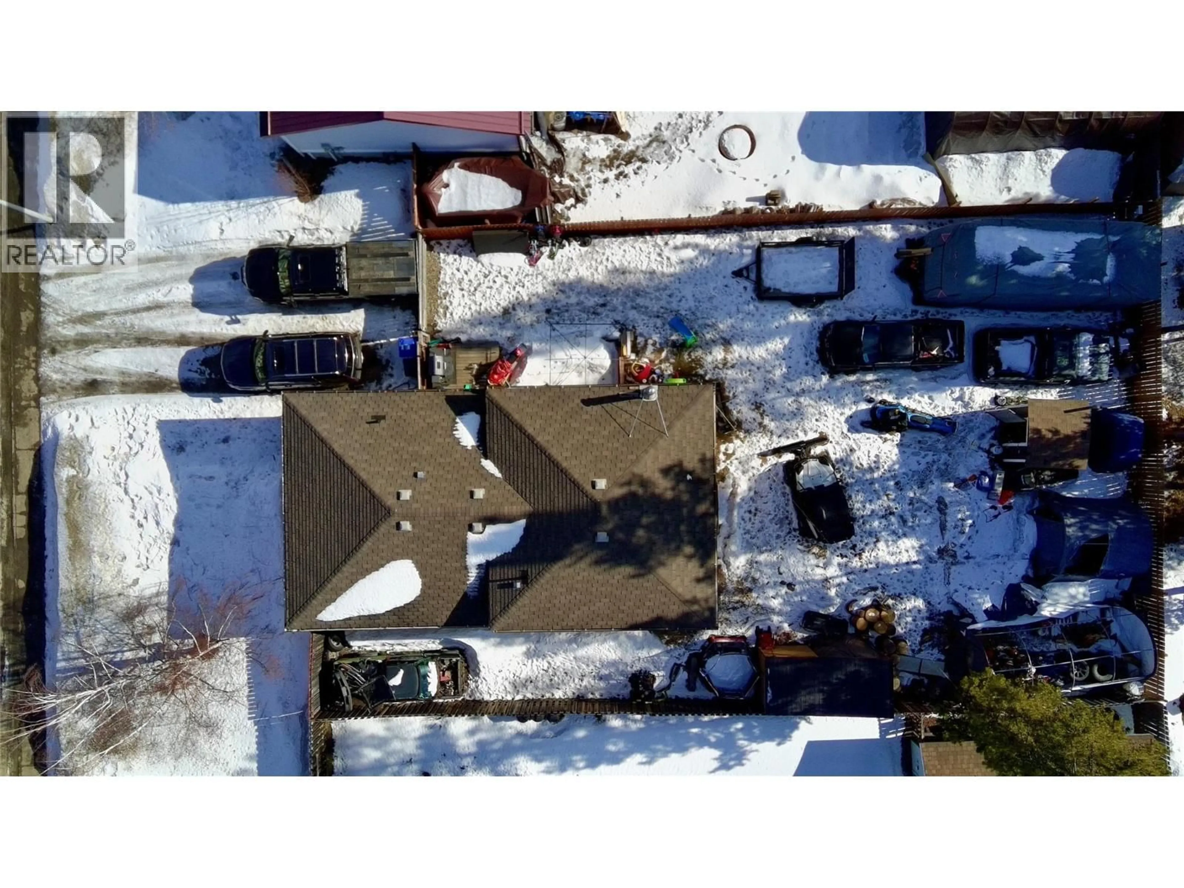 A pic from outside/outdoor area/front of a property/back of a property/a pic from drone, unknown for 320 WILLOW DRIVE, Tumbler Ridge British Columbia V0C2W0
