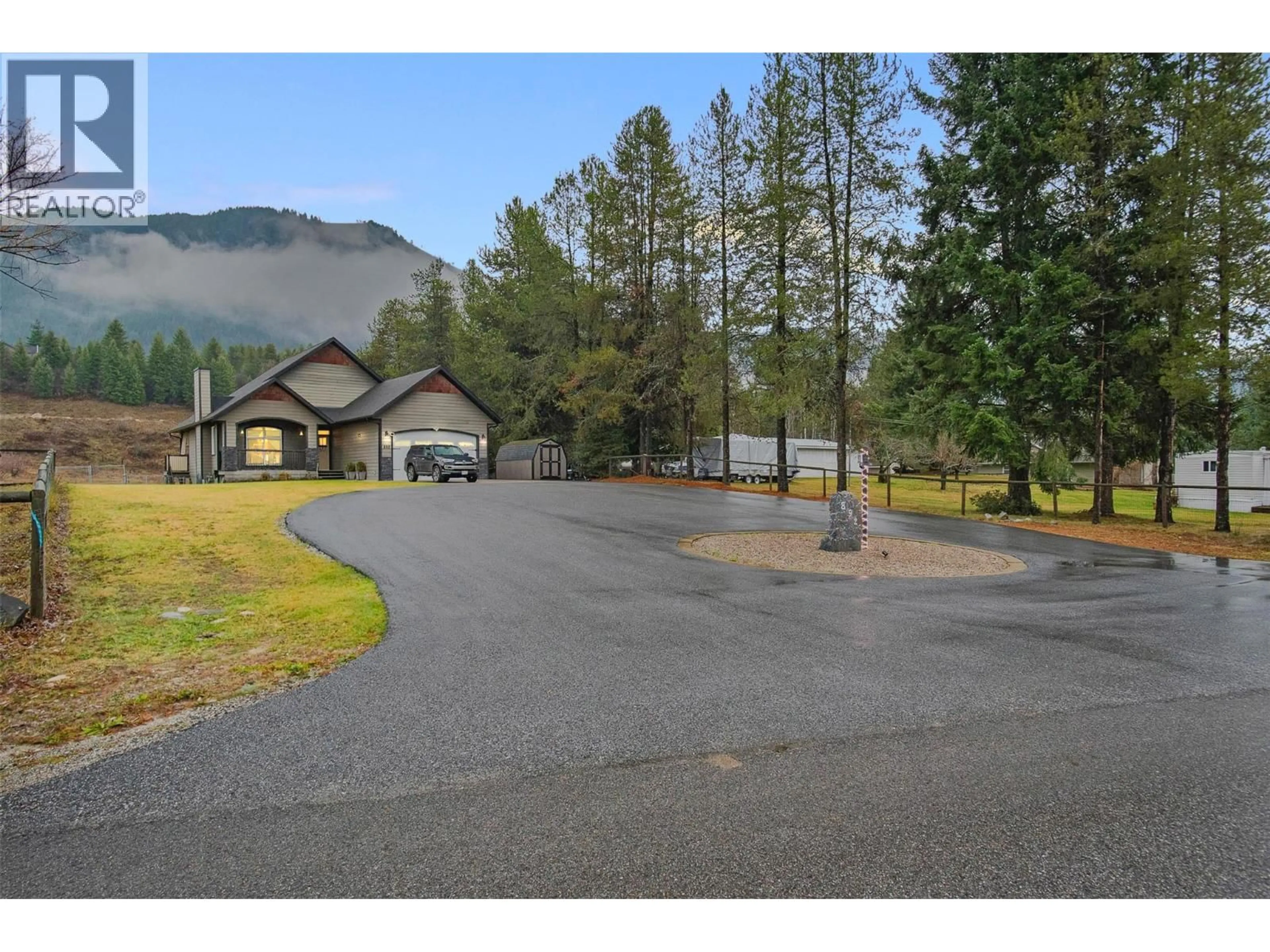 A pic from outside/outdoor area/front of a property/back of a property/a pic from drone, mountain view for 892 WATERLOO ROAD, Castlegar British Columbia V1N4K8