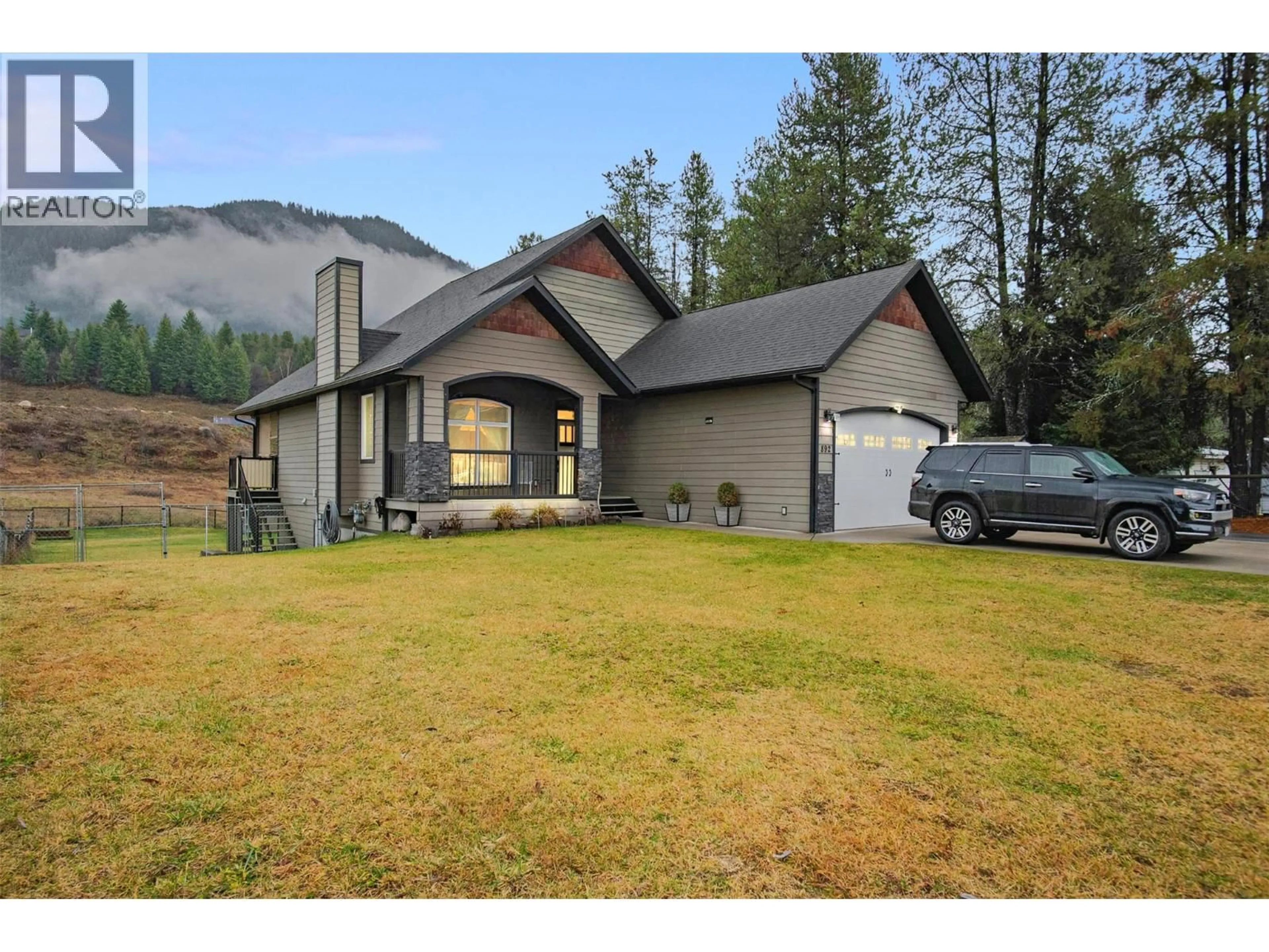 Unknown for 892 WATERLOO ROAD, Castlegar British Columbia V1N4K8