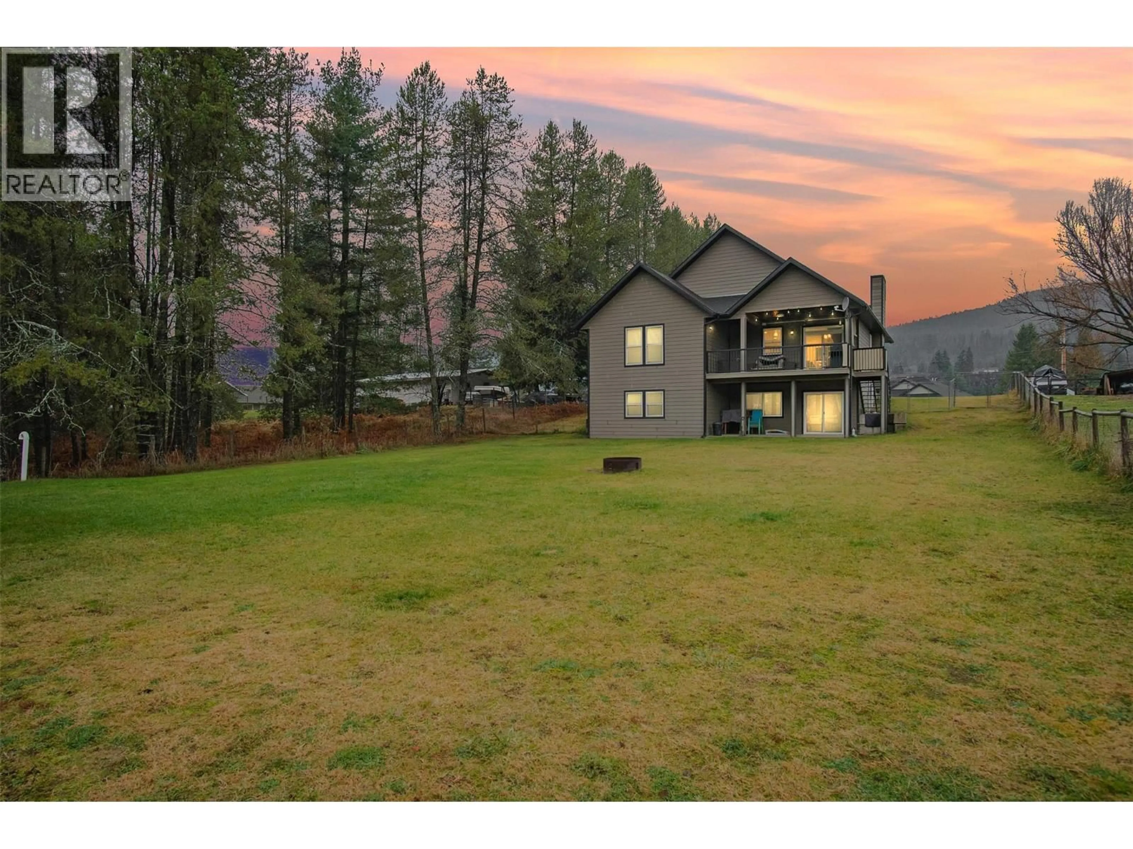 A pic from outside/outdoor area/front of a property/back of a property/a pic from drone, mountain view for 892 WATERLOO ROAD, Castlegar British Columbia V1N4K8