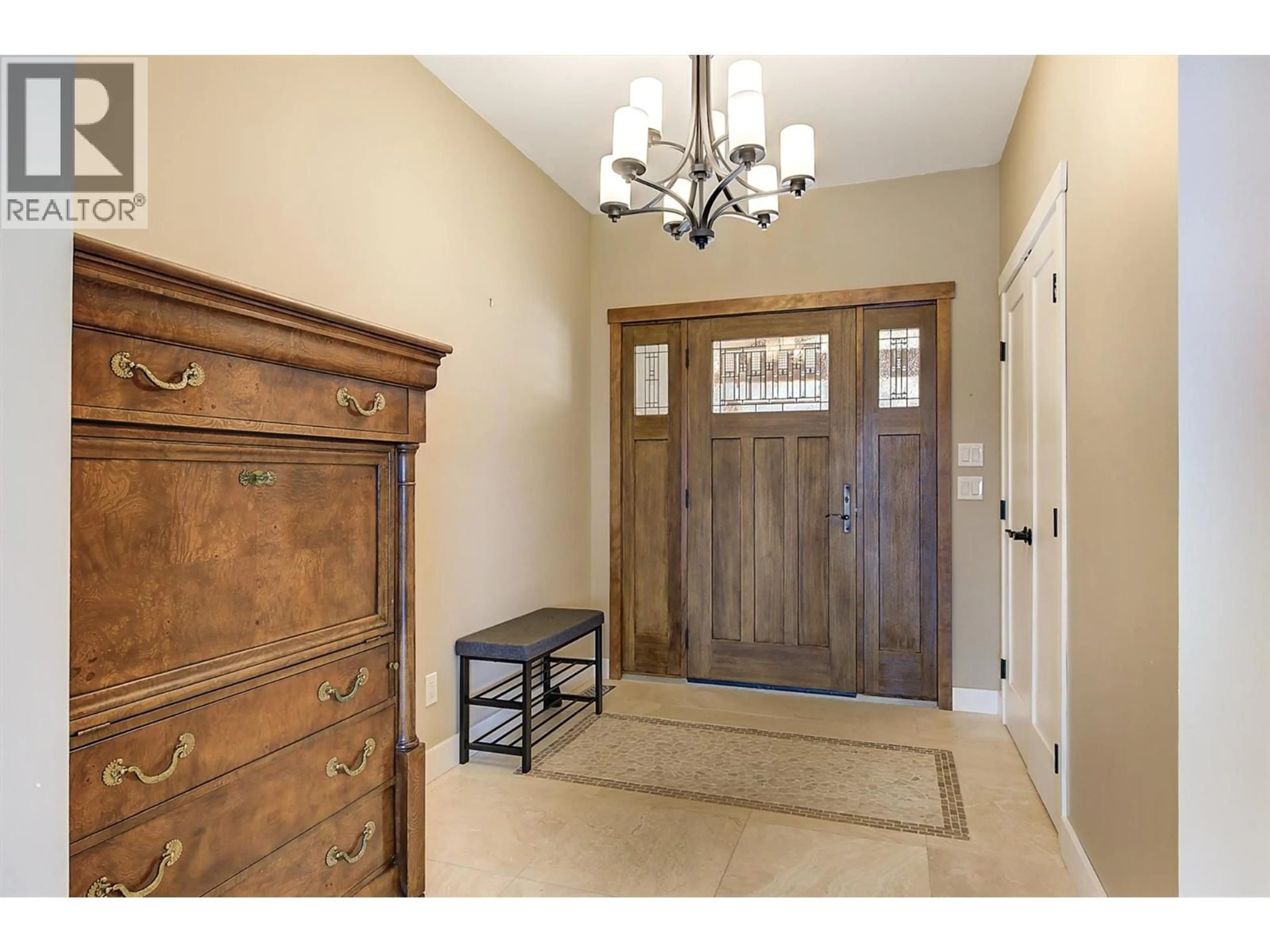 Indoor entryway for 6172 SEYMOURE AVENUE, Peachland British Columbia V0H1X4