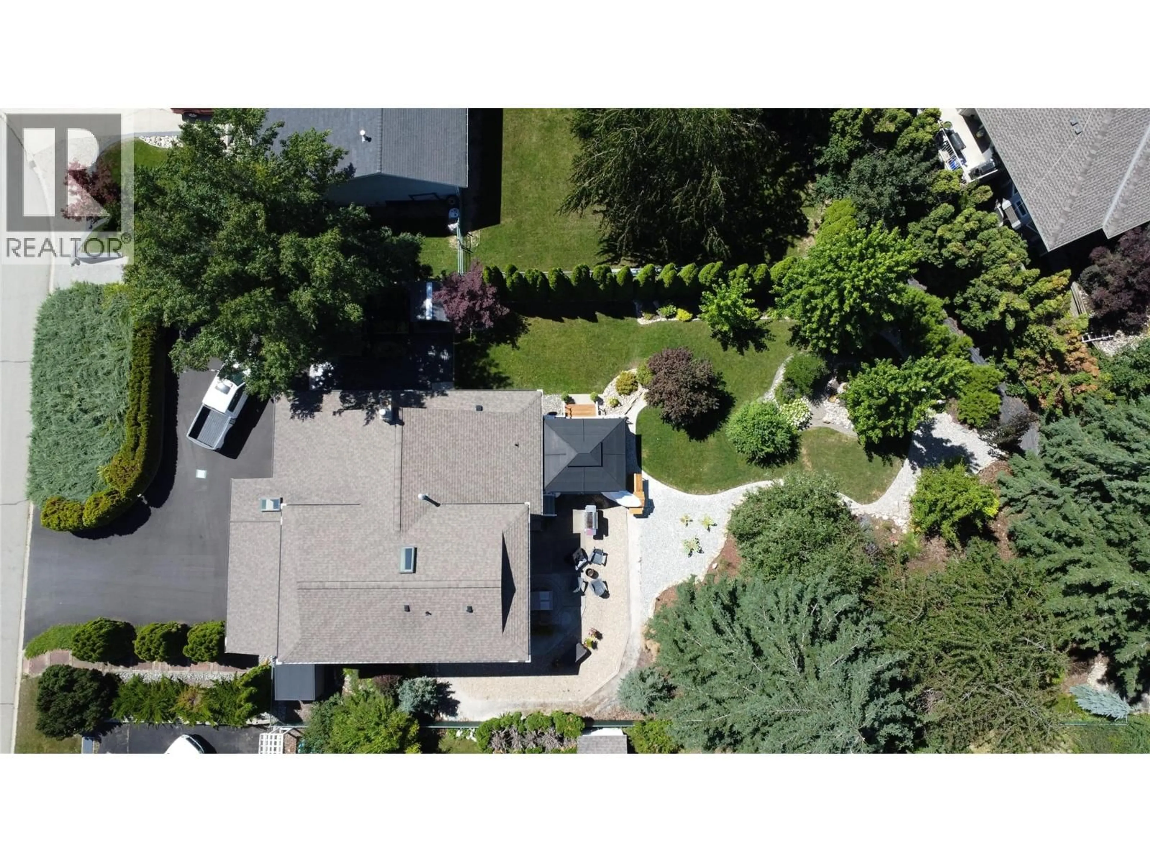 A pic from outside/outdoor area/front of a property/back of a property/a pic from drone, street for 1131 49 AVENUE NORTHEAST, Salmon Arm British Columbia V1E3P1
