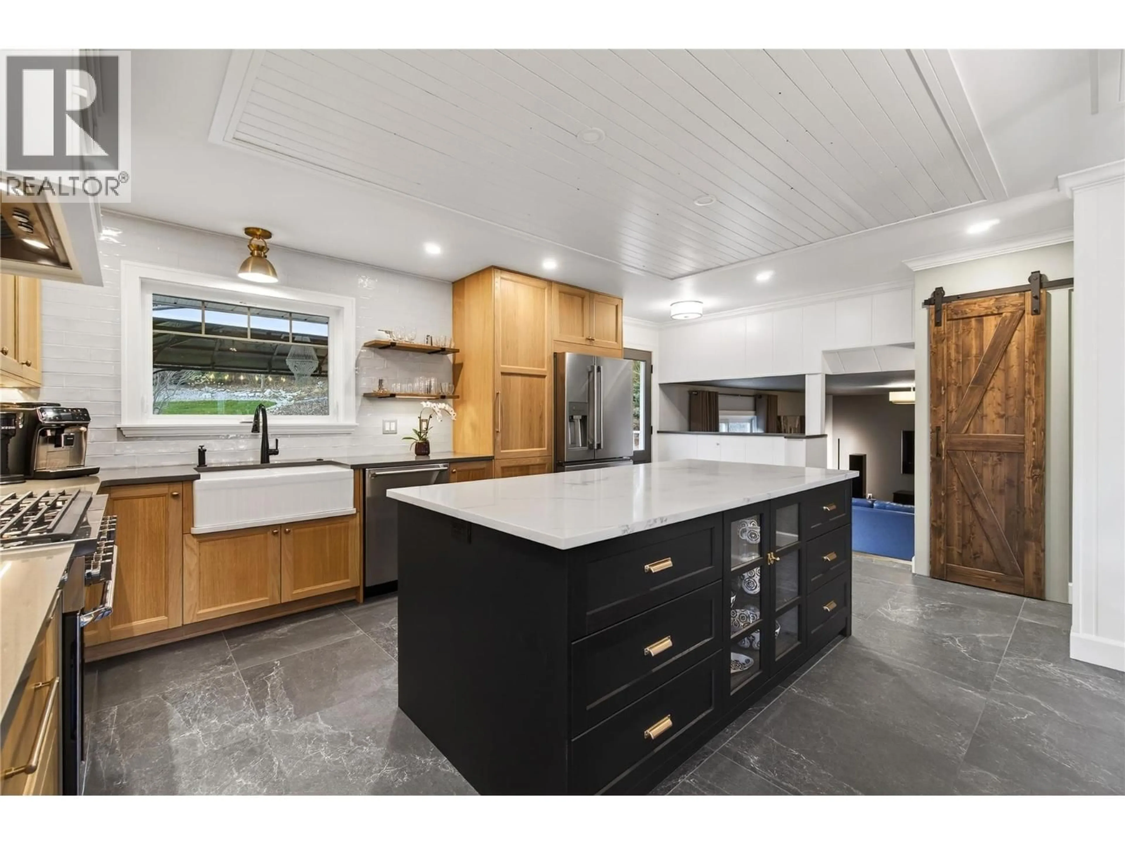 Open concept kitchen, unknown for 1131 49 AVENUE NORTHEAST, Salmon Arm British Columbia V1E3P1