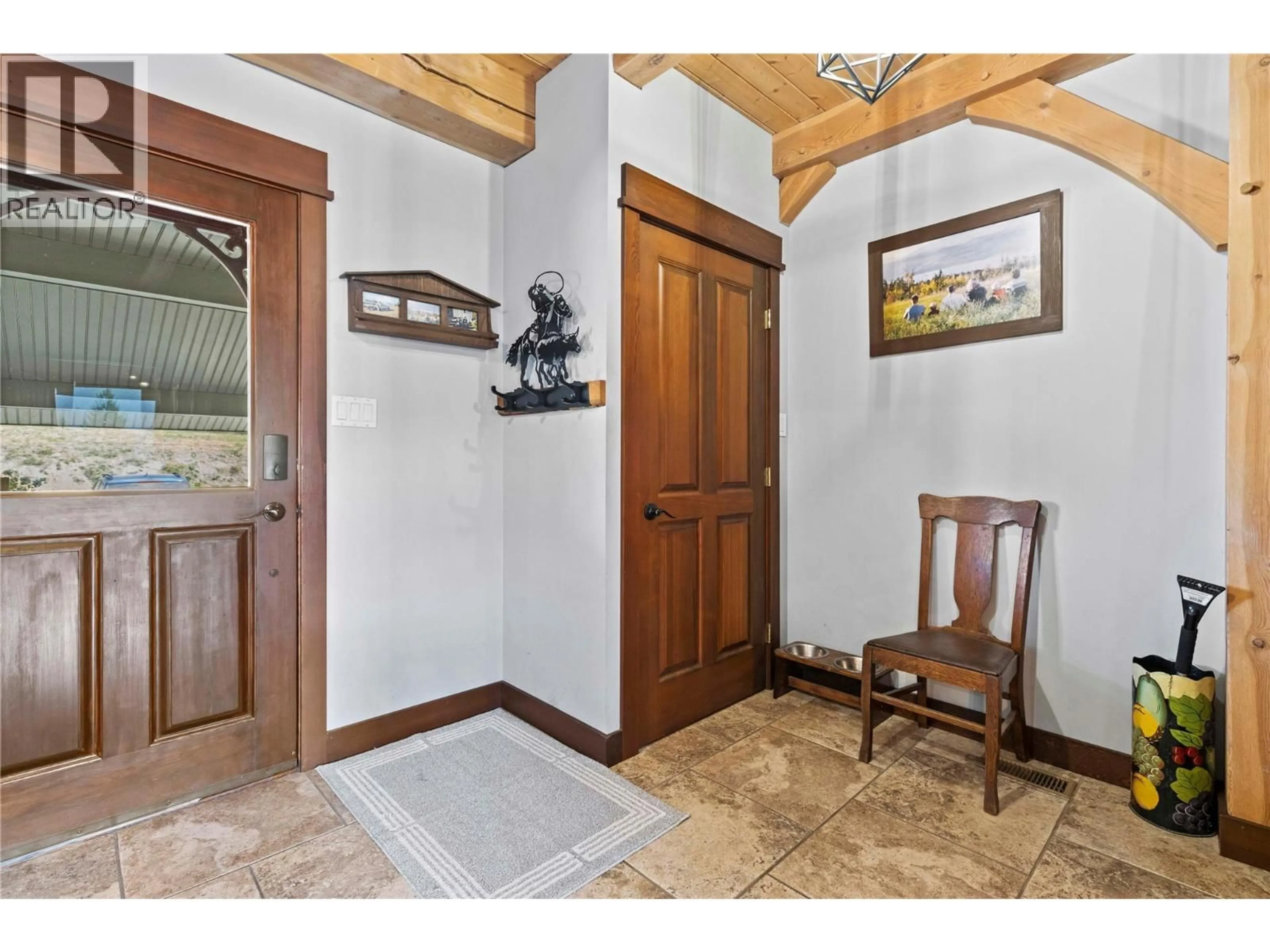 Indoor entryway for 1403 NOTCH HILL ROAD, Sorrento British Columbia V0E2W1