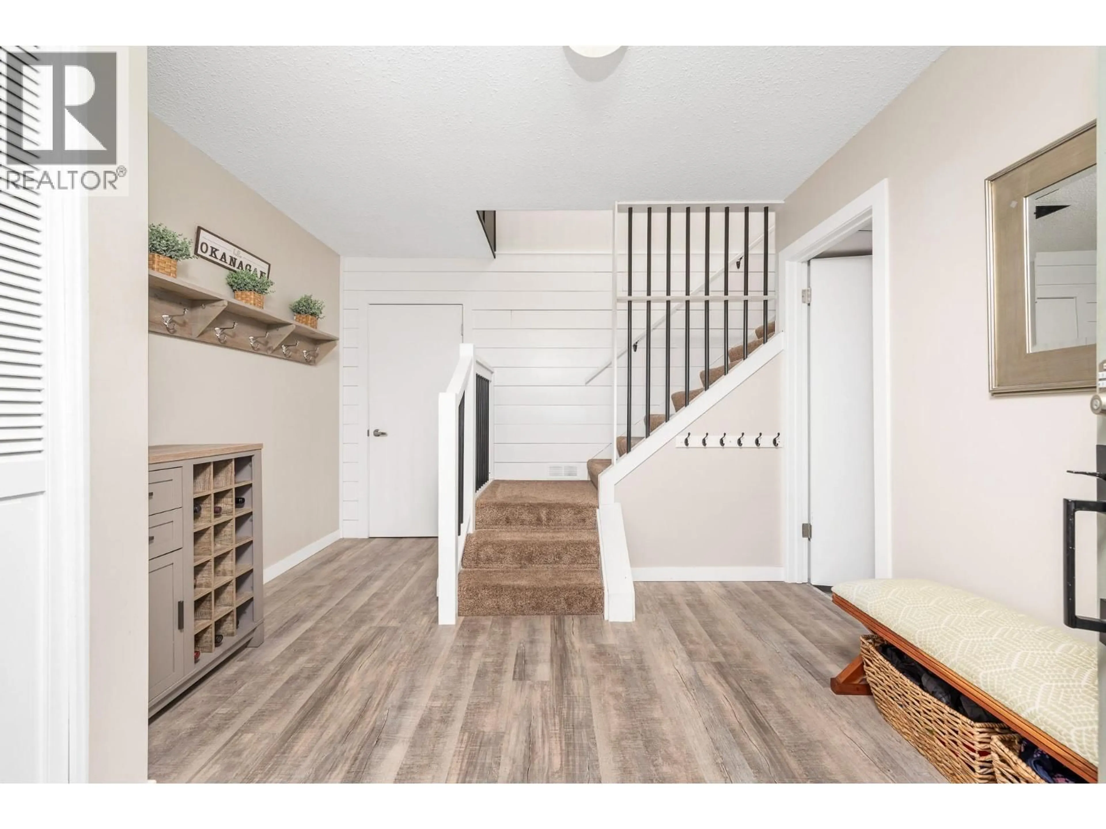Indoor entryway for 6689 SOUTHWIND ROAD, Vernon British Columbia V1H1B7