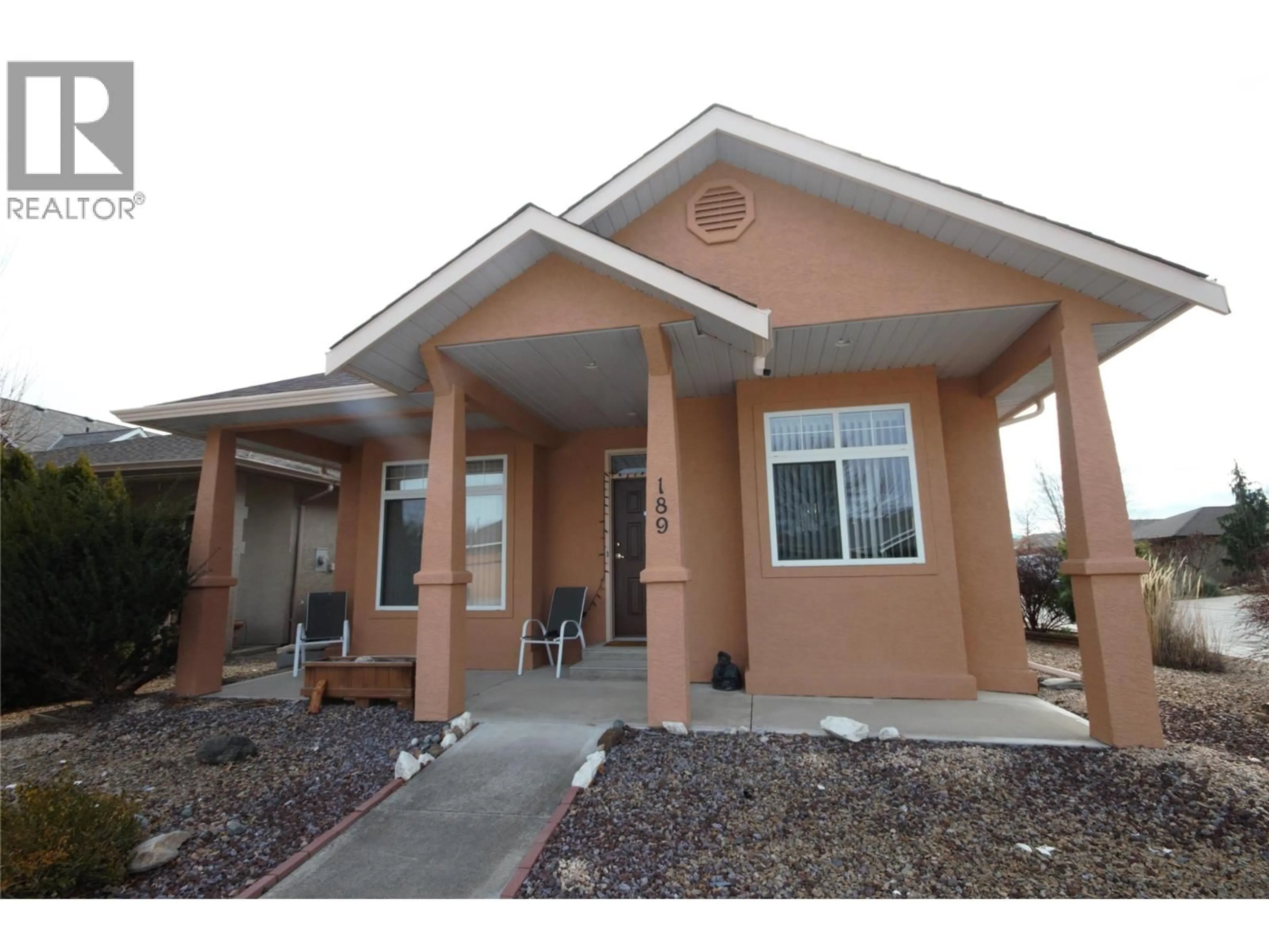 Home with vinyl exterior material, street for 189 WILLOWS PLACE, Oliver British Columbia V0H1T4