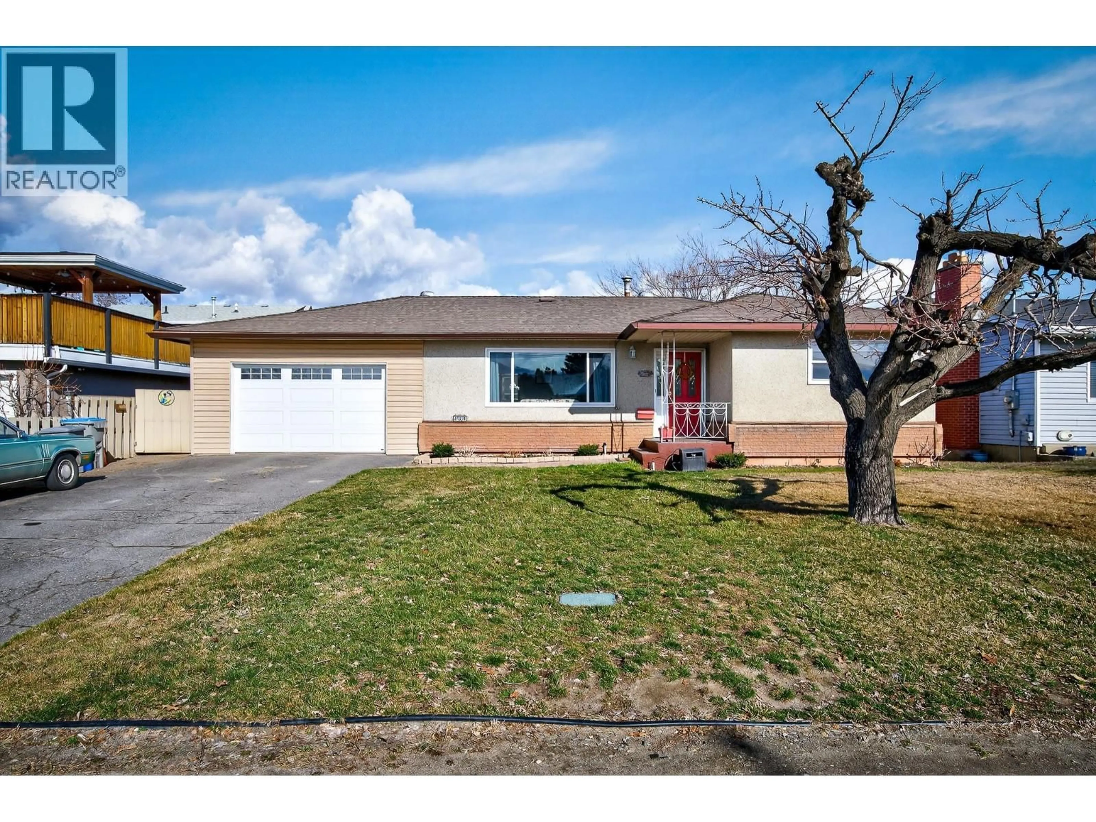 Home with vinyl exterior material, street for 838 LETHBRIDGE AVENUE, Kamloops British Columbia V2B1X8